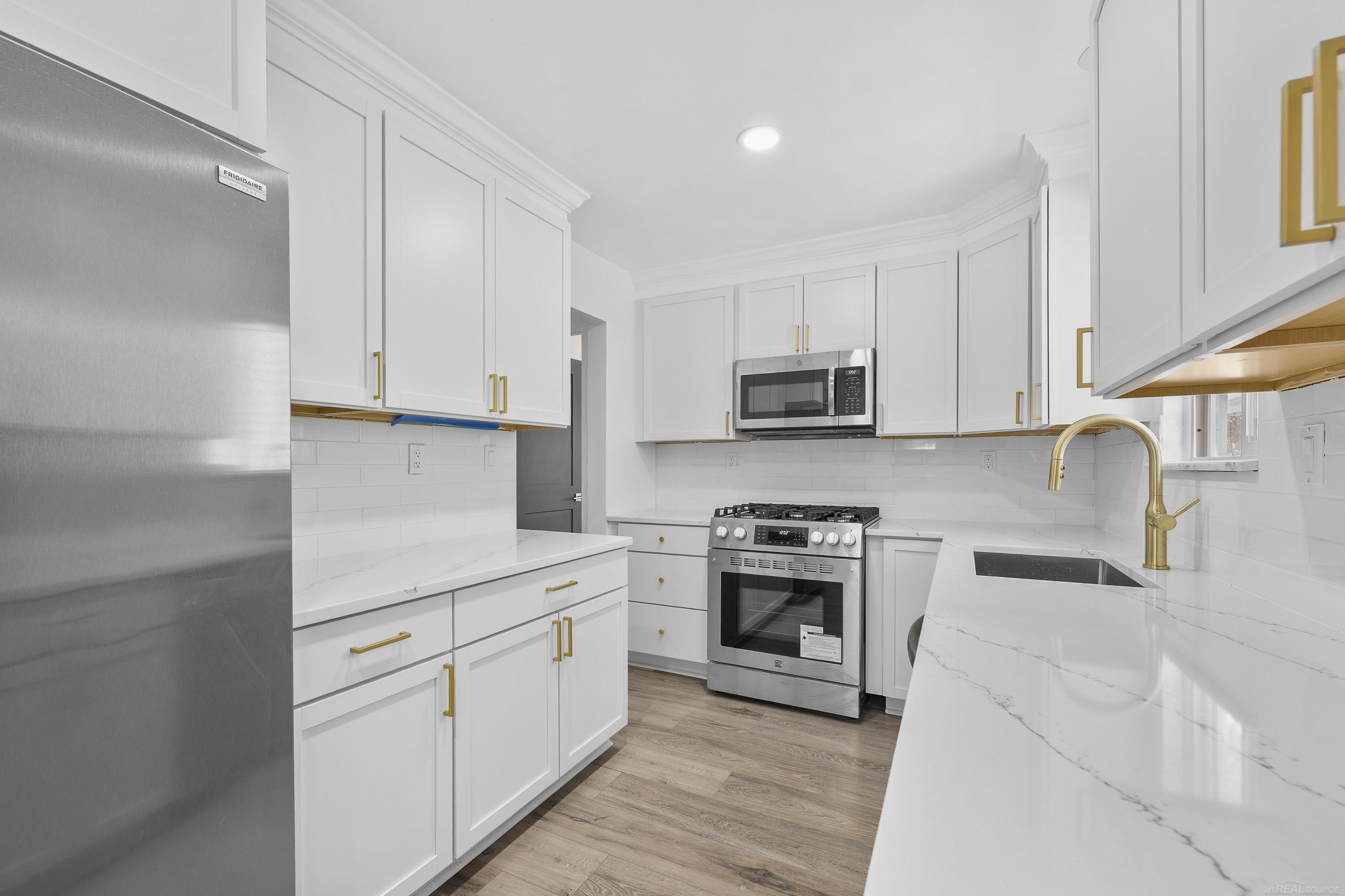 2051 Avondale Street, Sylvan Lake, MI, 48320