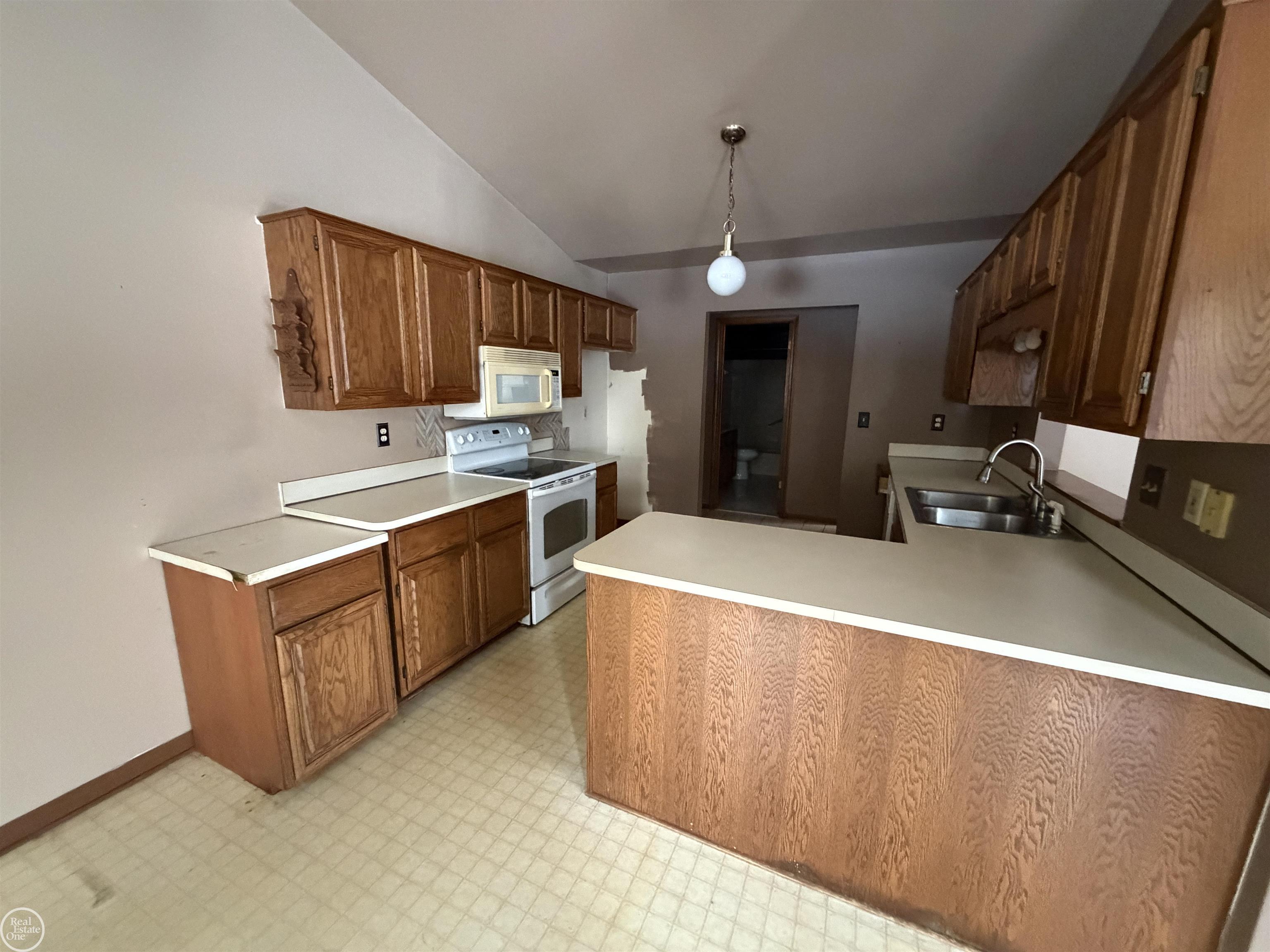 Clinton Township, MI, 48038