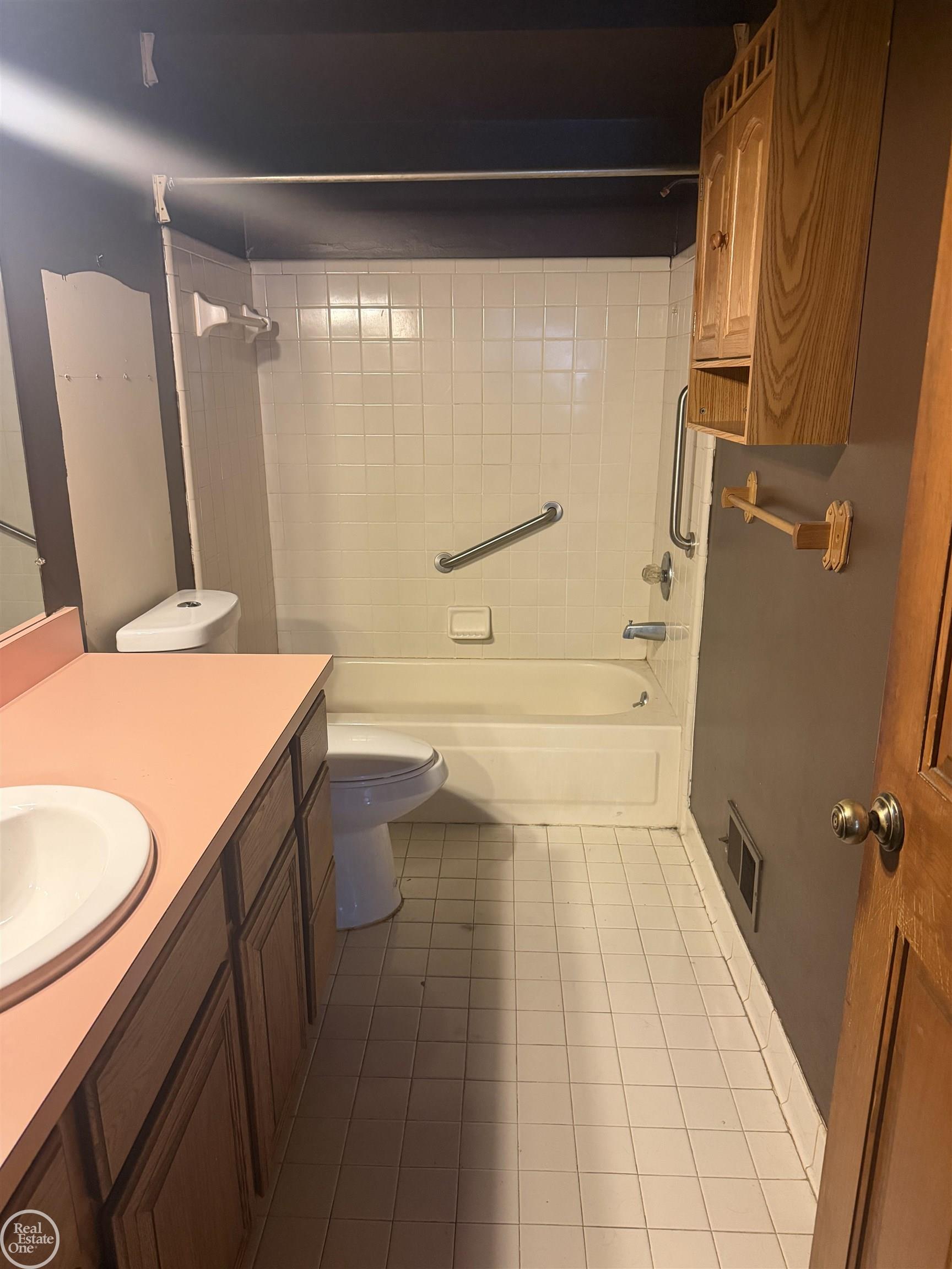 Clinton Township, MI, 48038