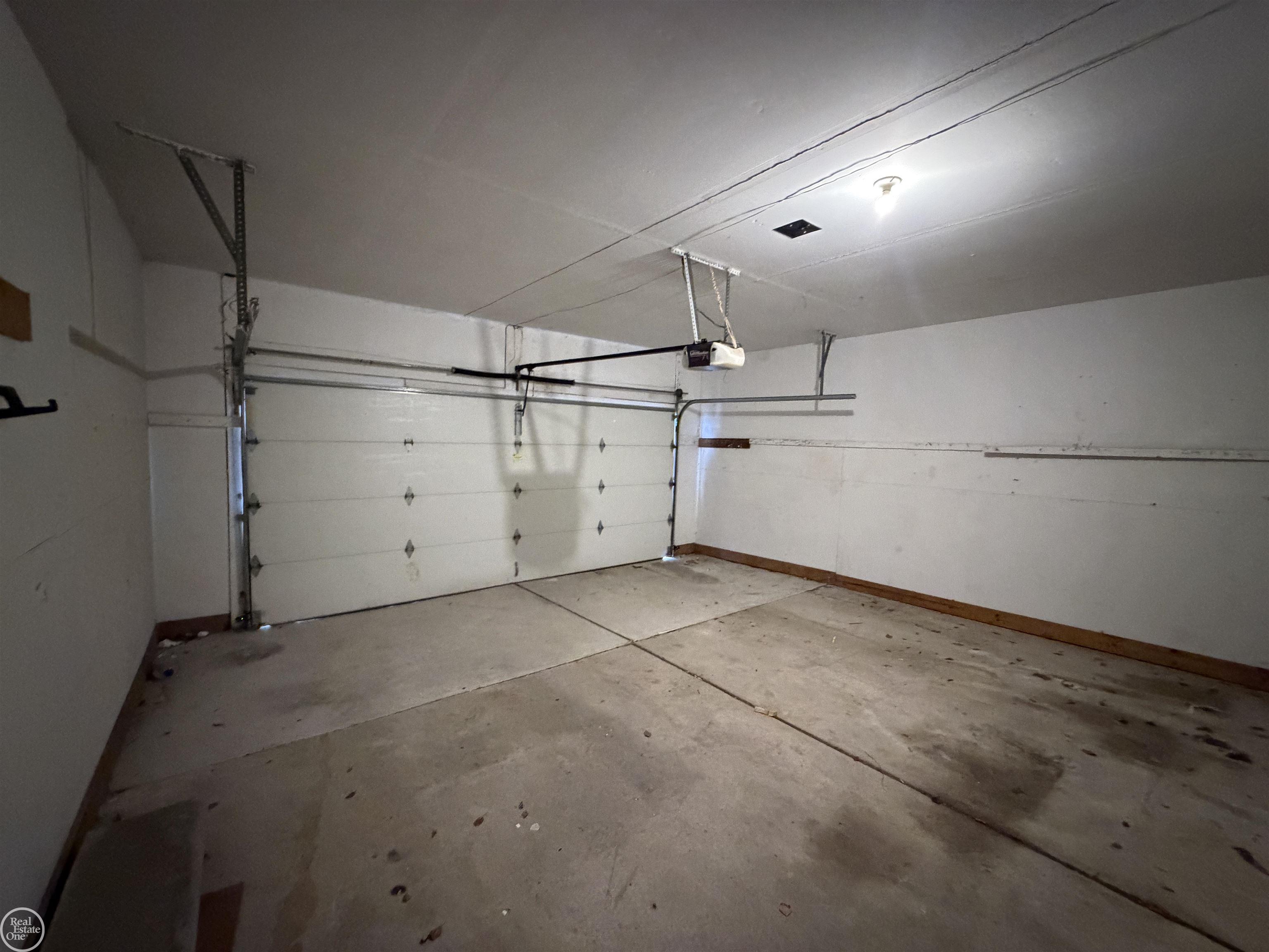 Clinton Township, MI, 48038