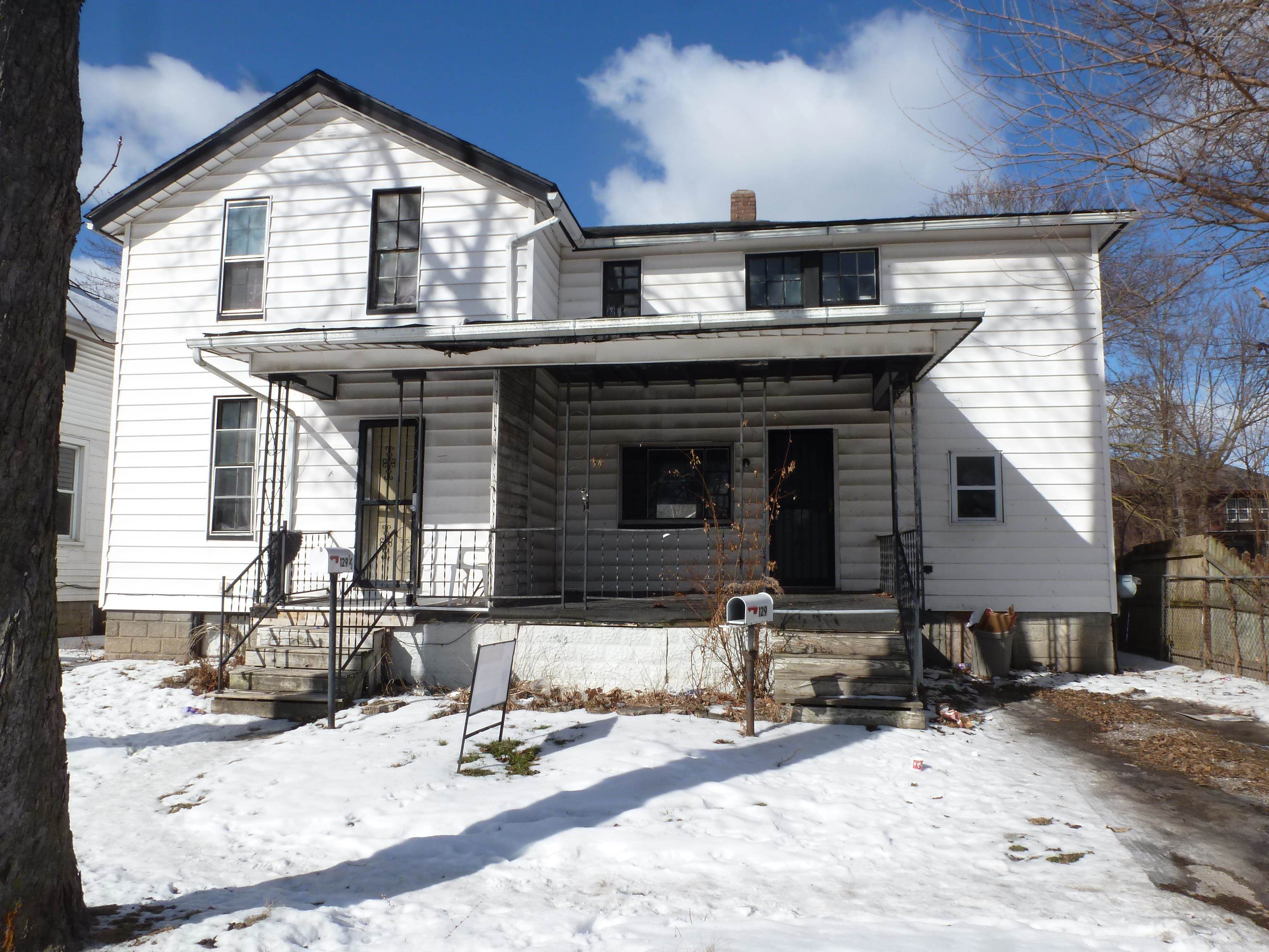 Photo of property for sale at 129 S Oakley Street, Saginaw MI 48602