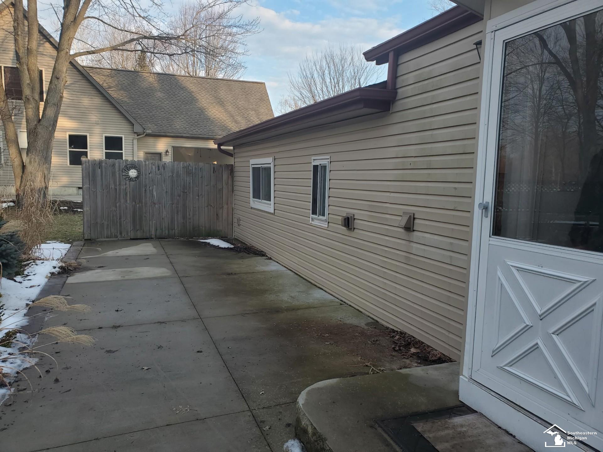 New Boston, MI, 48164