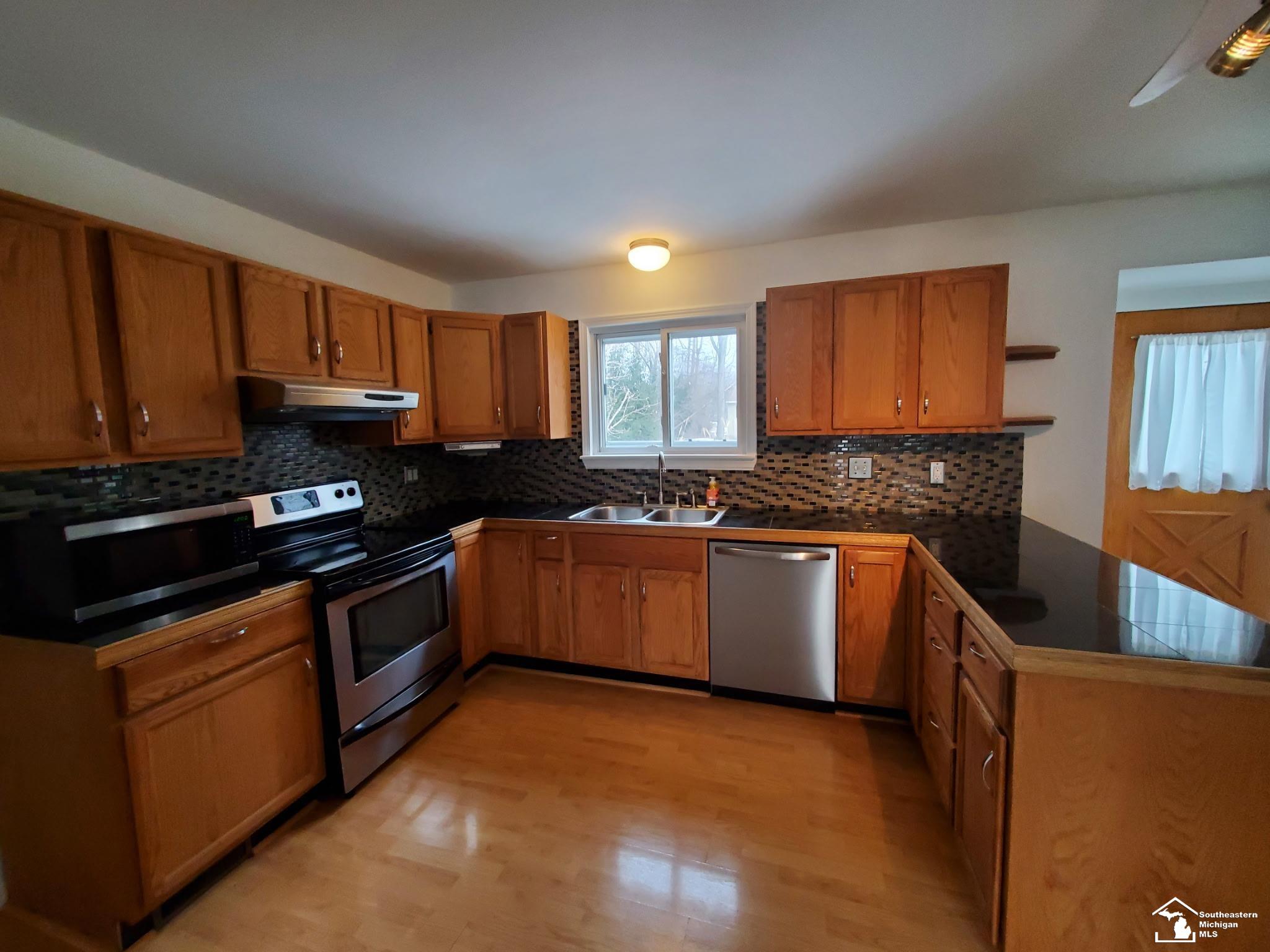 New Boston, MI, 48164