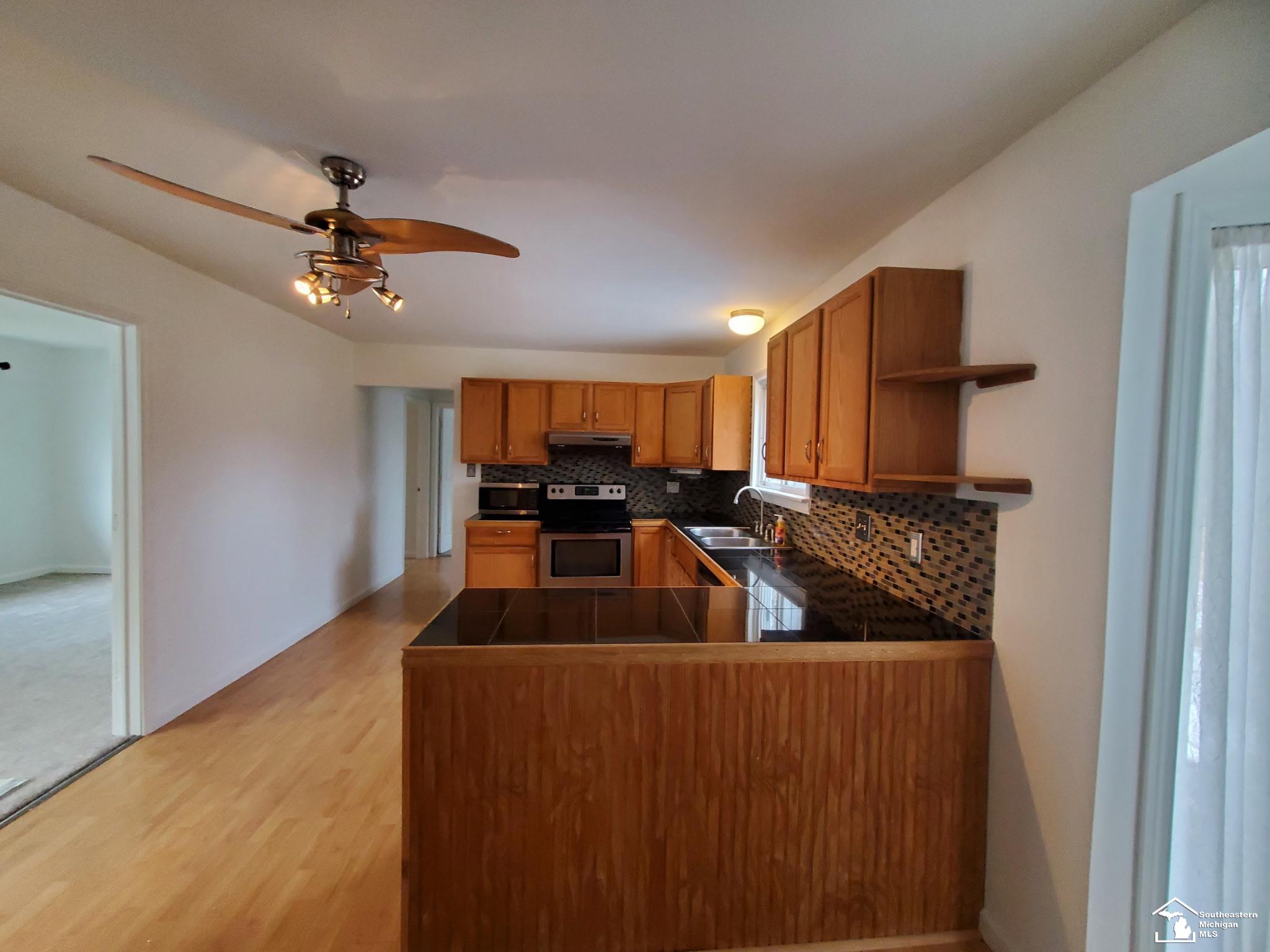 New Boston, MI, 48164