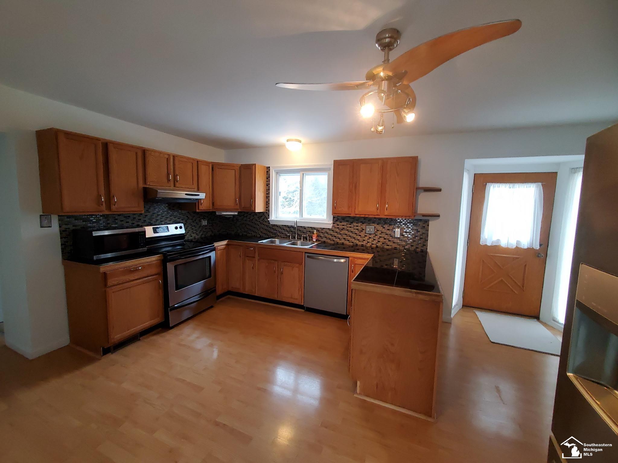 New Boston, MI, 48164