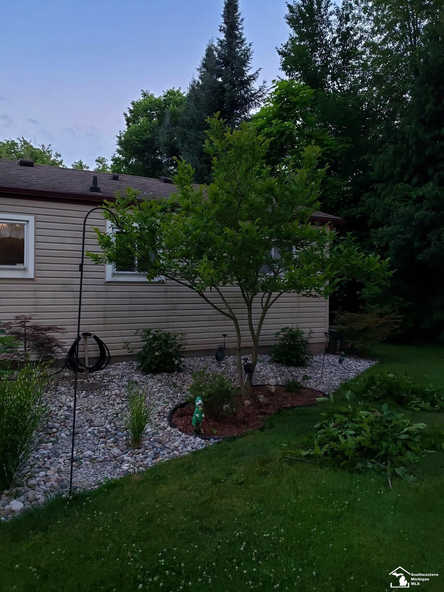 New Boston, MI, 48164