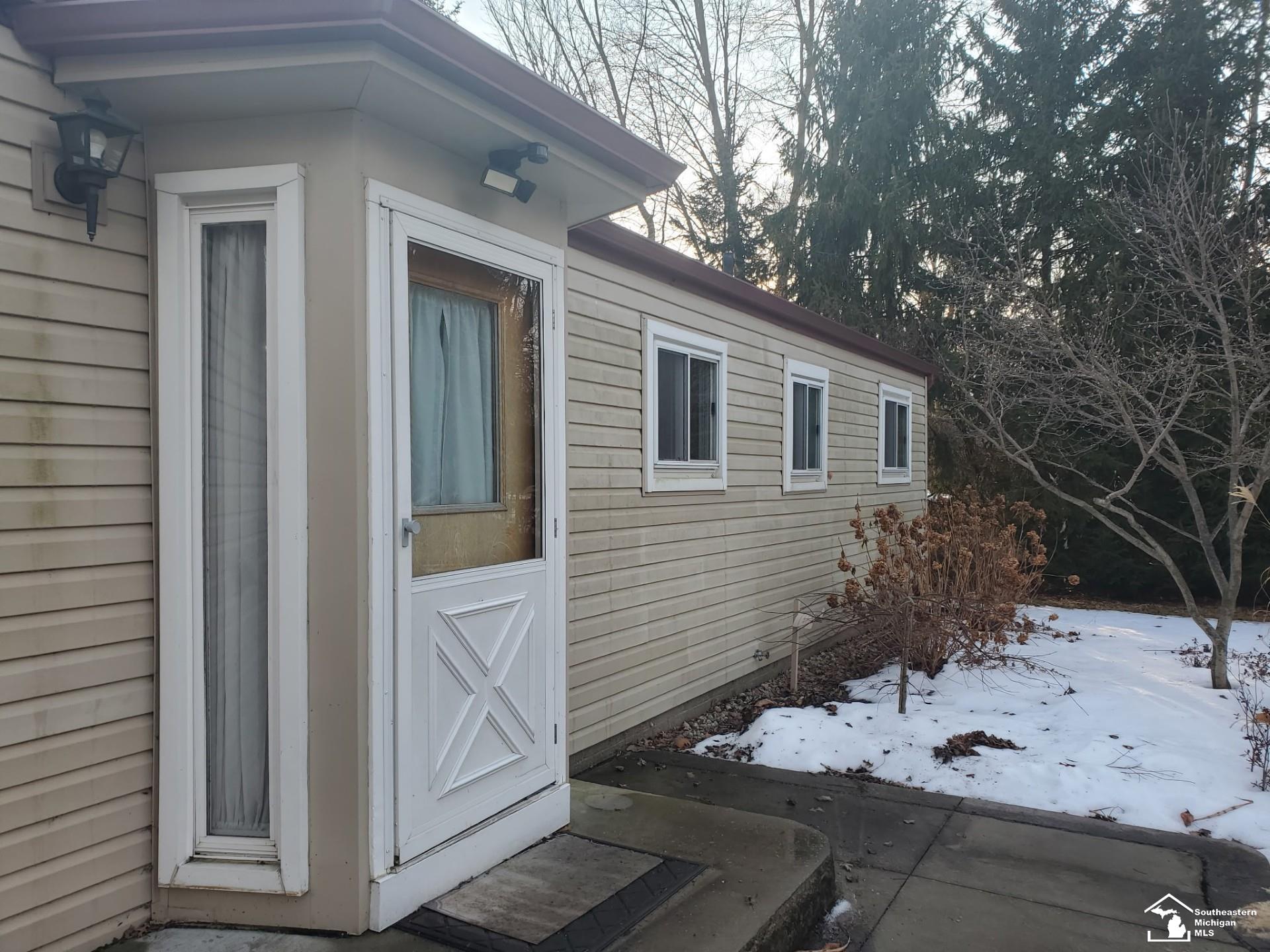 New Boston, MI, 48164