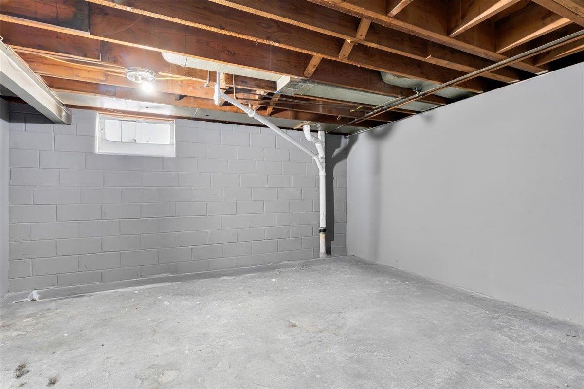 21023 Caledonia Avenue photo 21