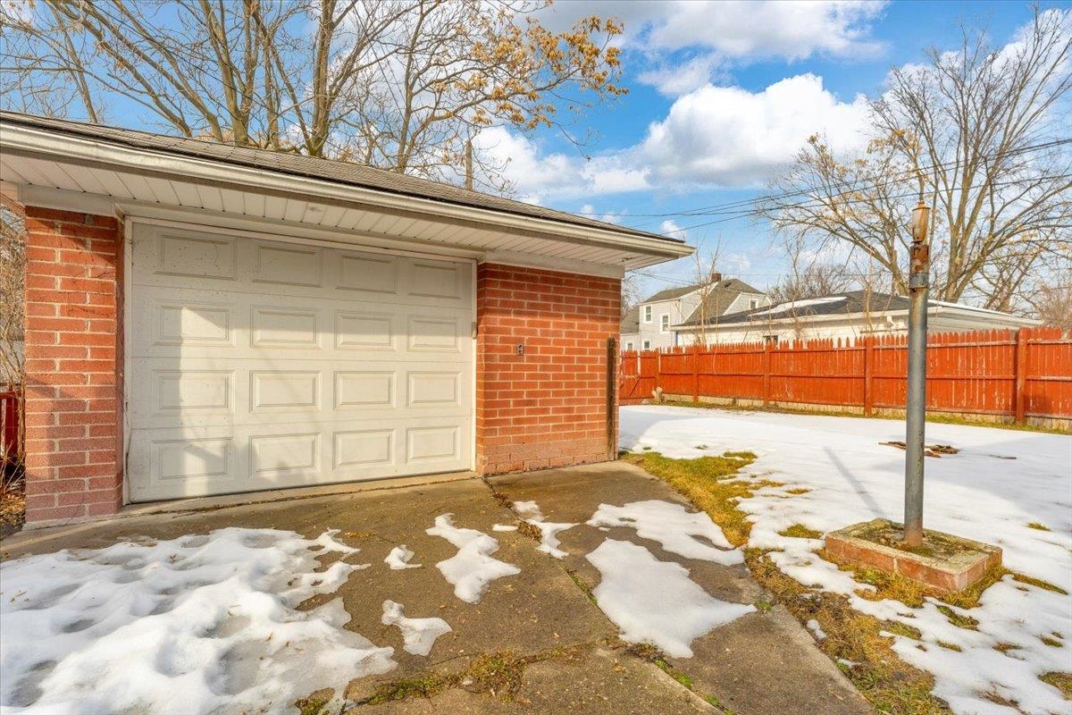 21023 Caledonia Avenue photo 22