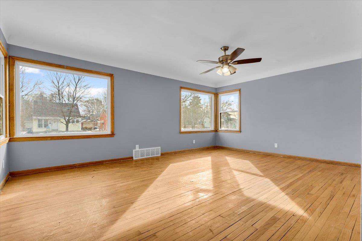 21023 Caledonia Avenue photo 4