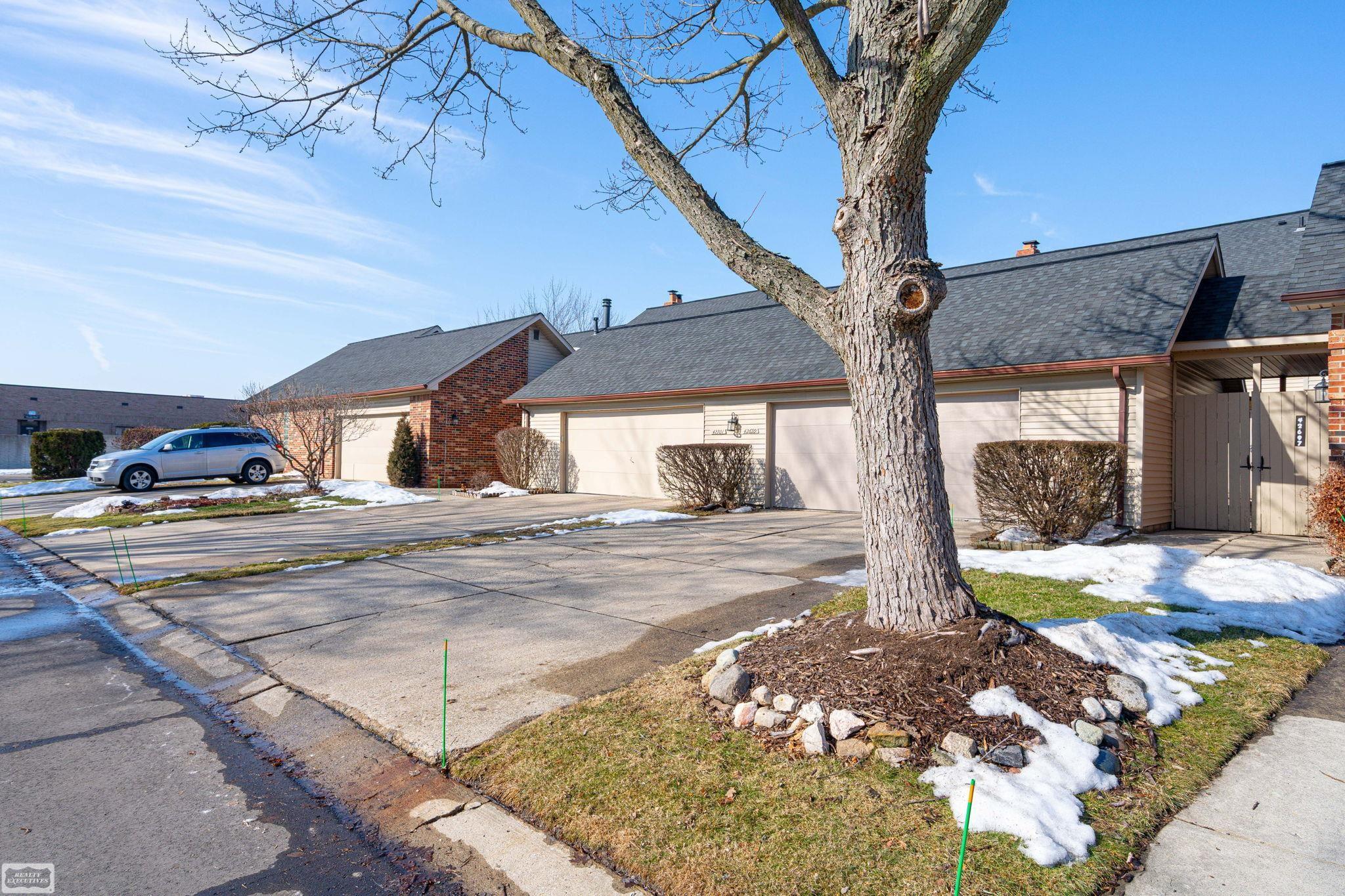 42699 Jonathan Place, Clinton Township, MI, 48038