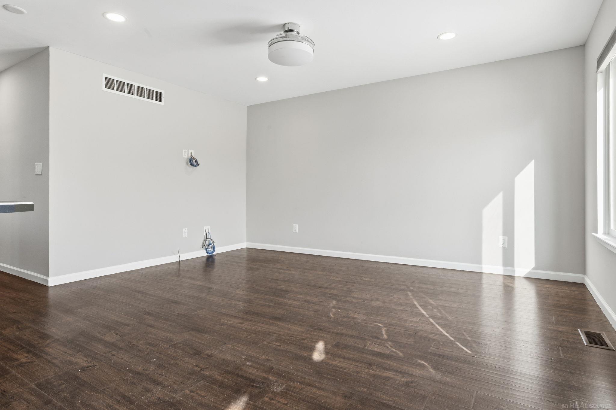 39531 Willmarth Street, Harrison Twp, MI, 48045