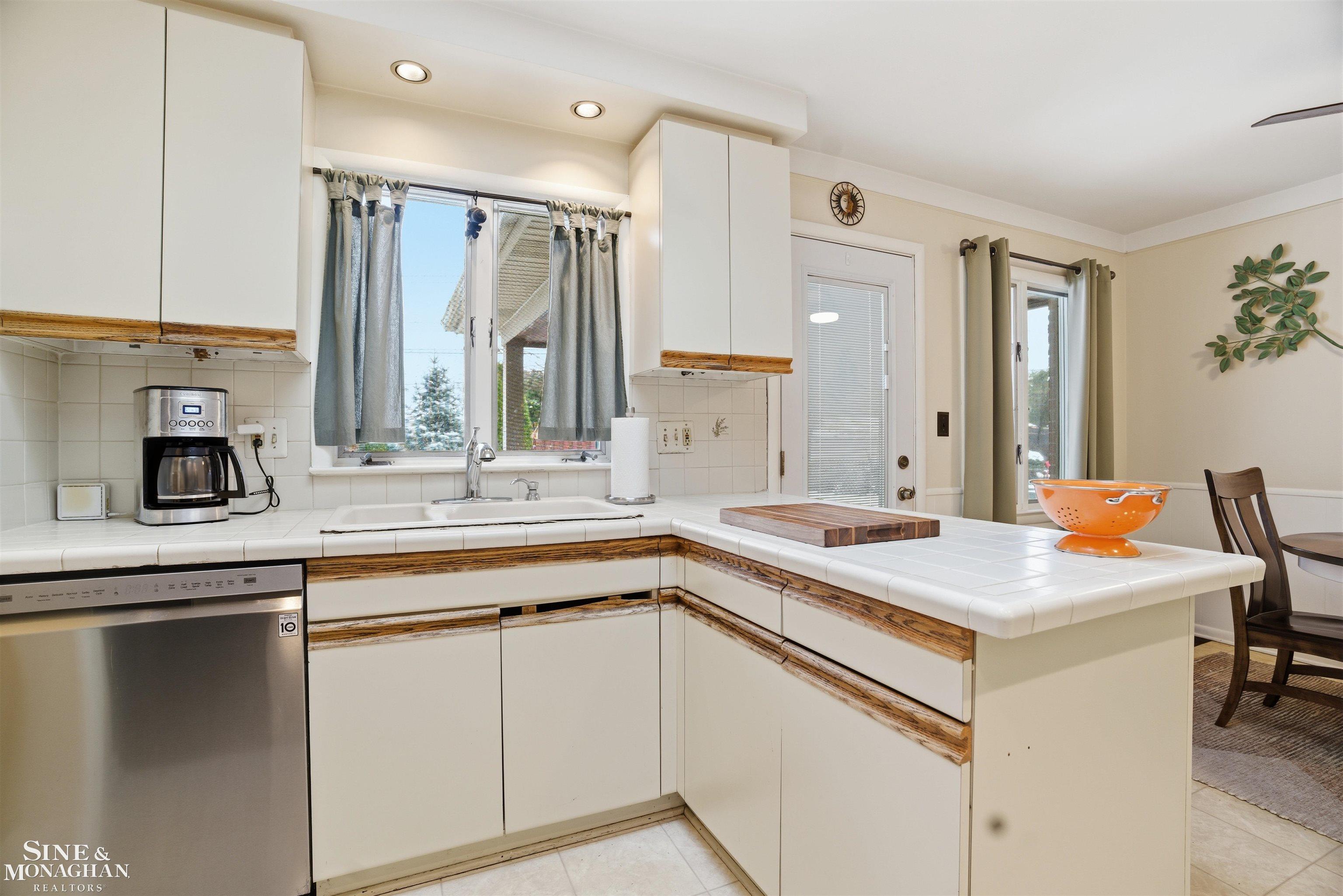 Eastpointe, MI, 48021