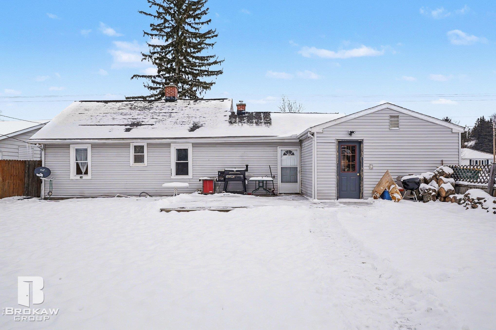 1084 Midland Road, Bay City, MI, 48706-9422