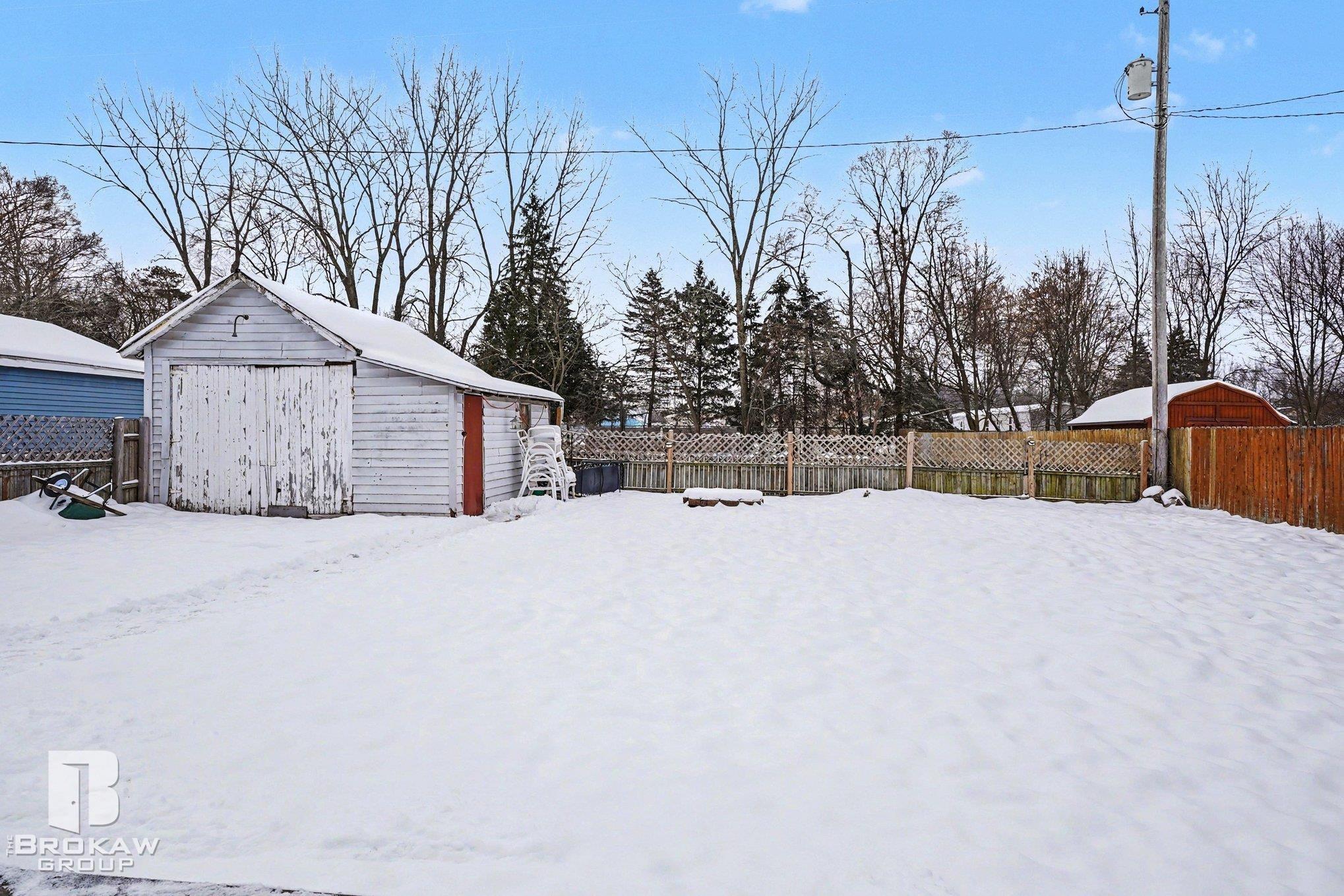 1084 Midland Road, Bay City, MI, 48706-9422