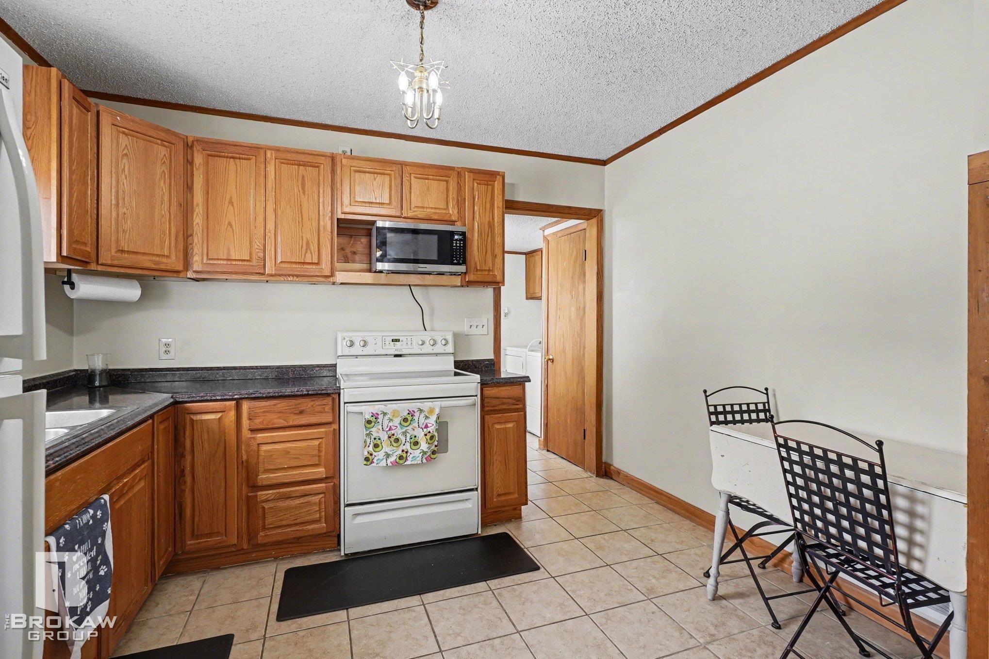 1084 Midland Road, Bay City, MI, 48706-9422