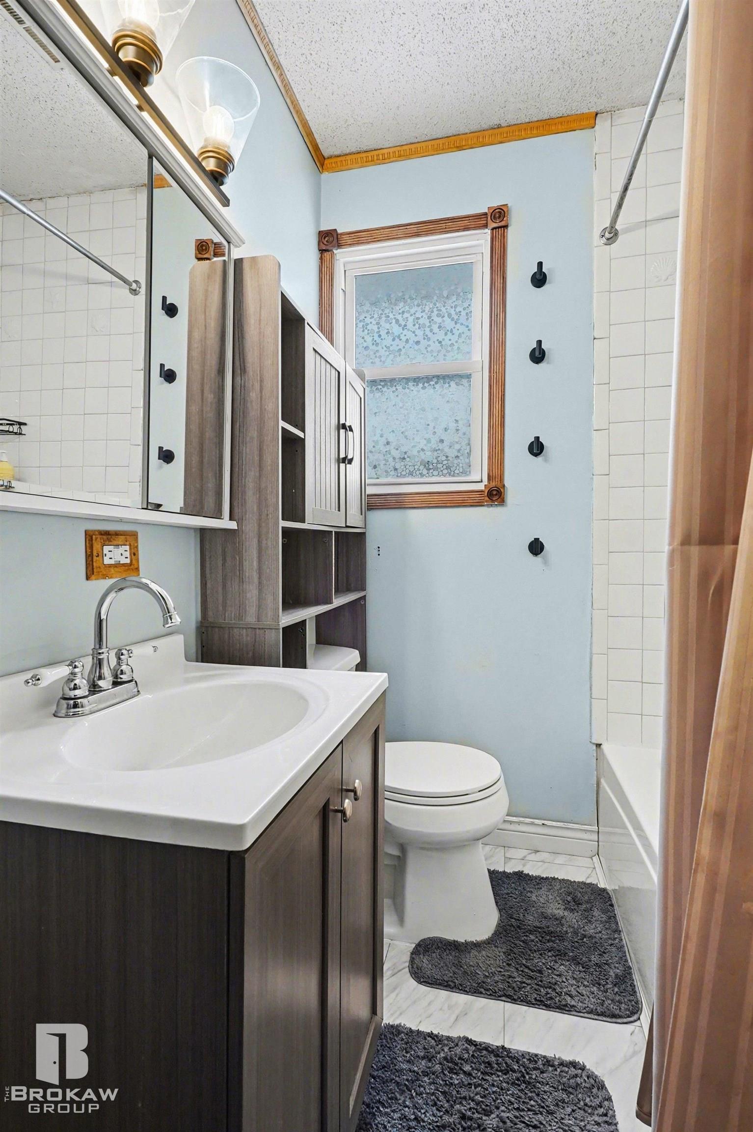 1084 Midland Road, Bay City, MI, 48706-9422