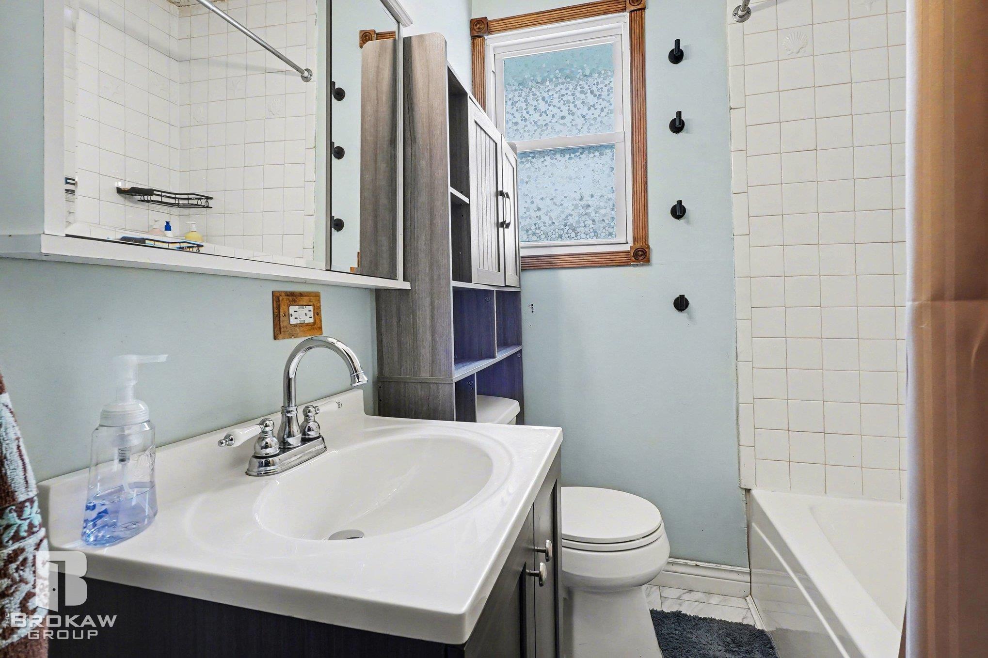 1084 Midland Road, Bay City, MI, 48706-9422