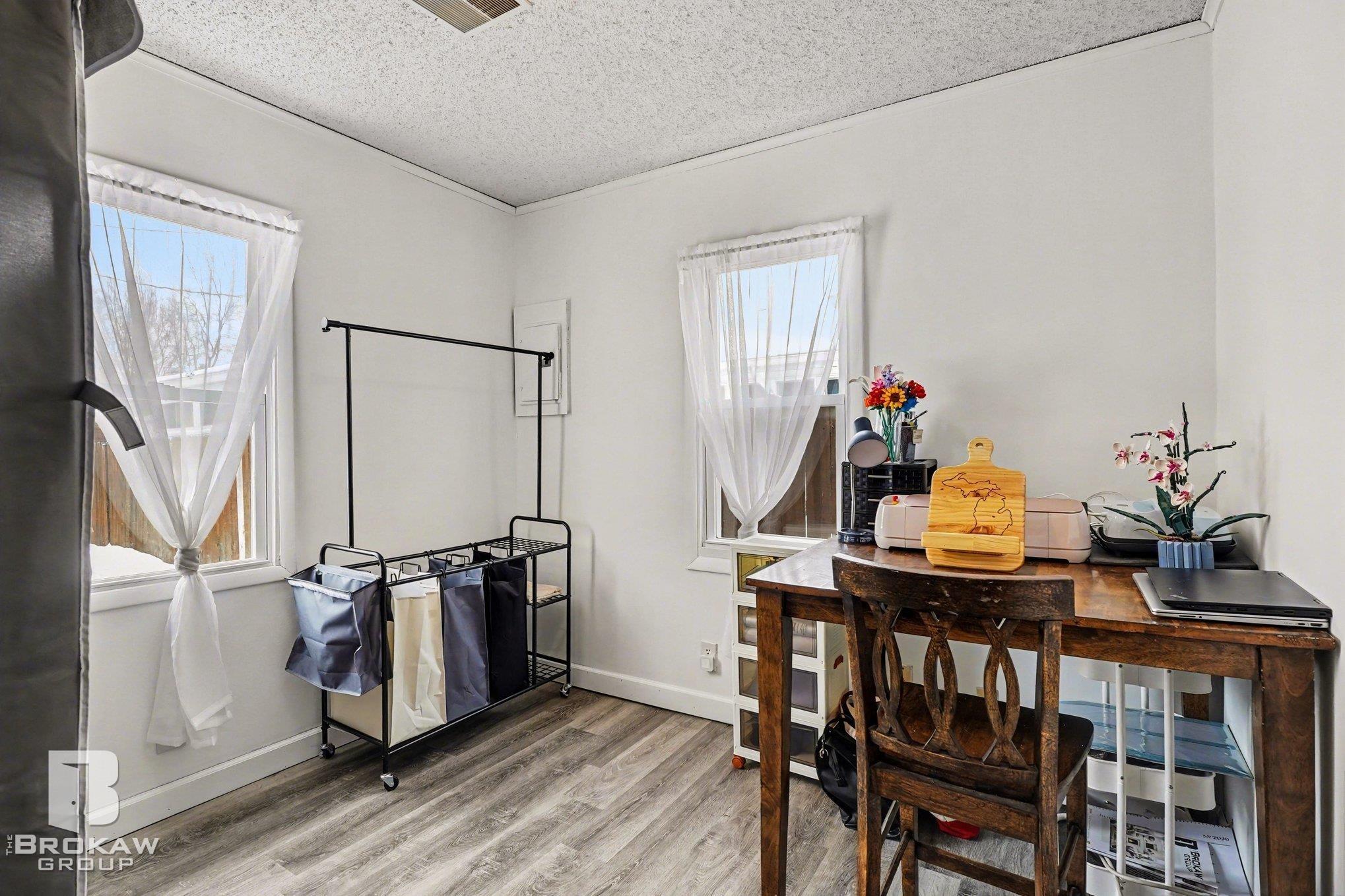 1084 Midland Road, Bay City, MI, 48706-9422