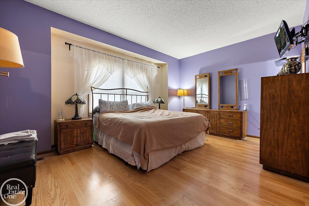  UNIT 16, Novi, MI, 48377