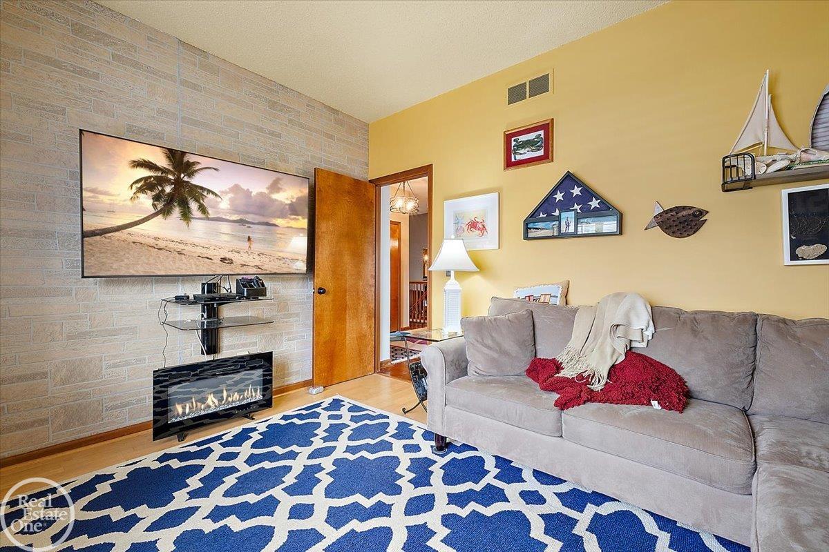  UNIT 16, Novi, MI, 48377