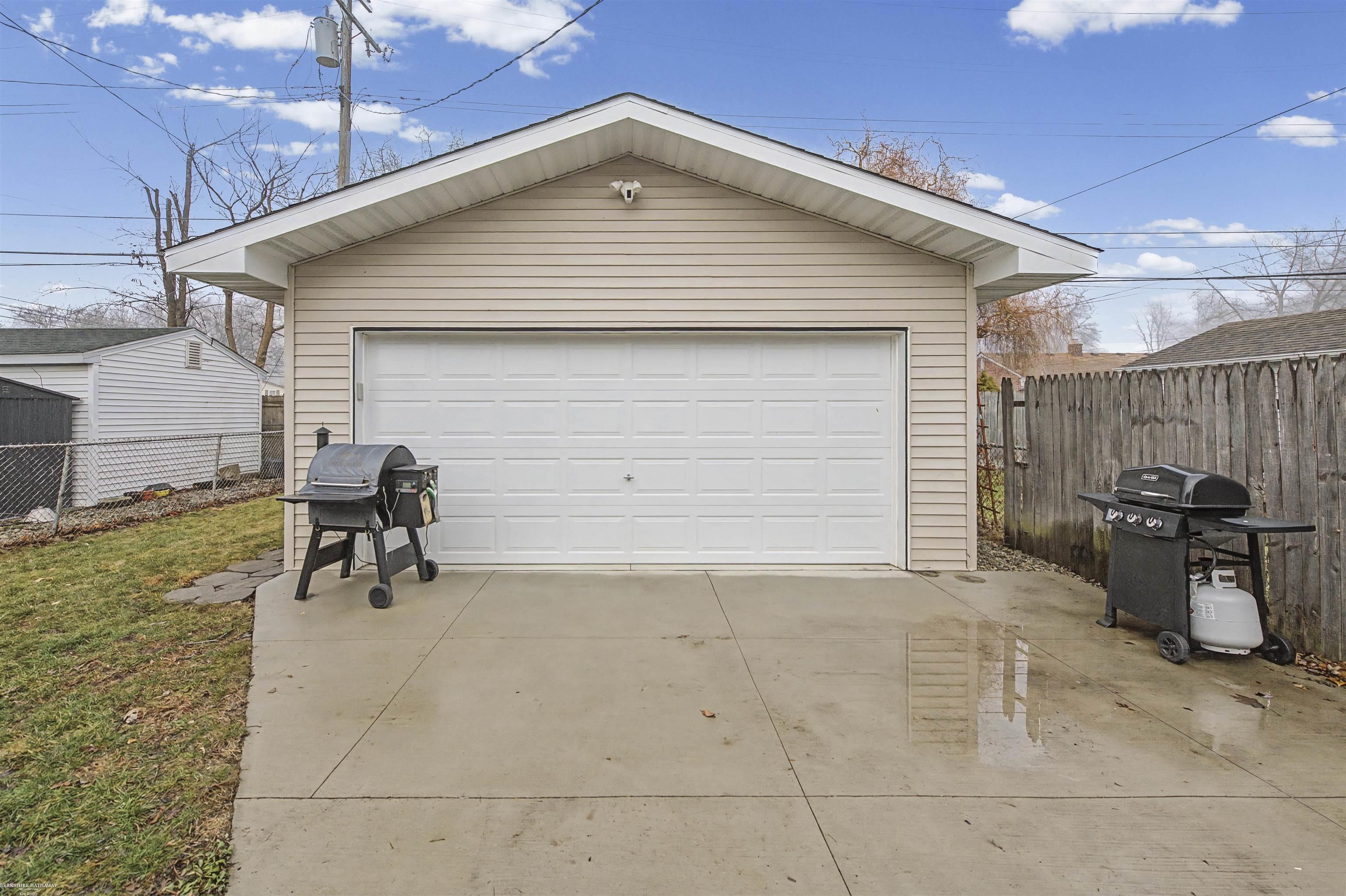 22607 Maxine Street, Saint Clair Shores, MI, 48080