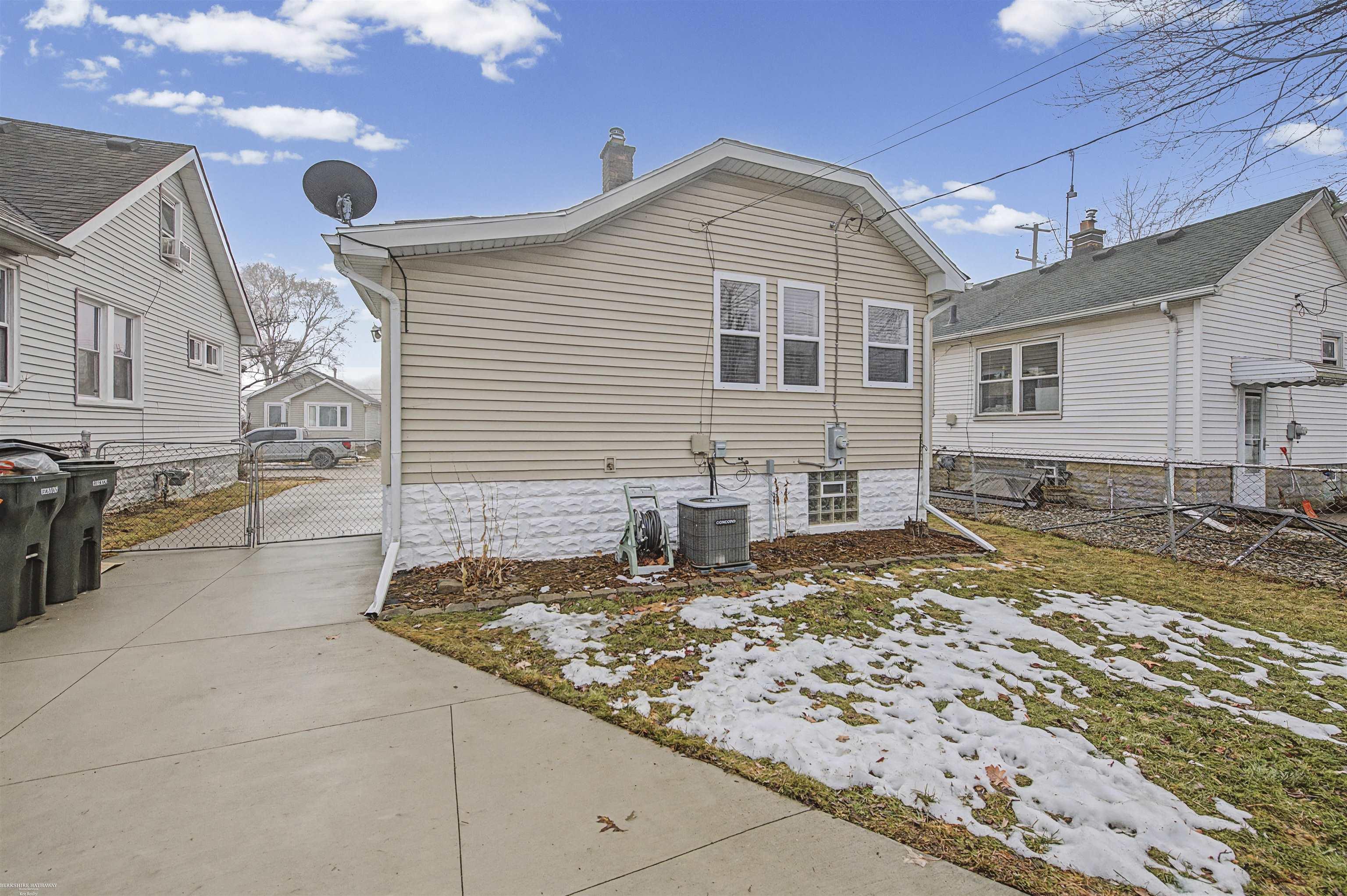 22607 Maxine Street, Saint Clair Shores, MI, 48080