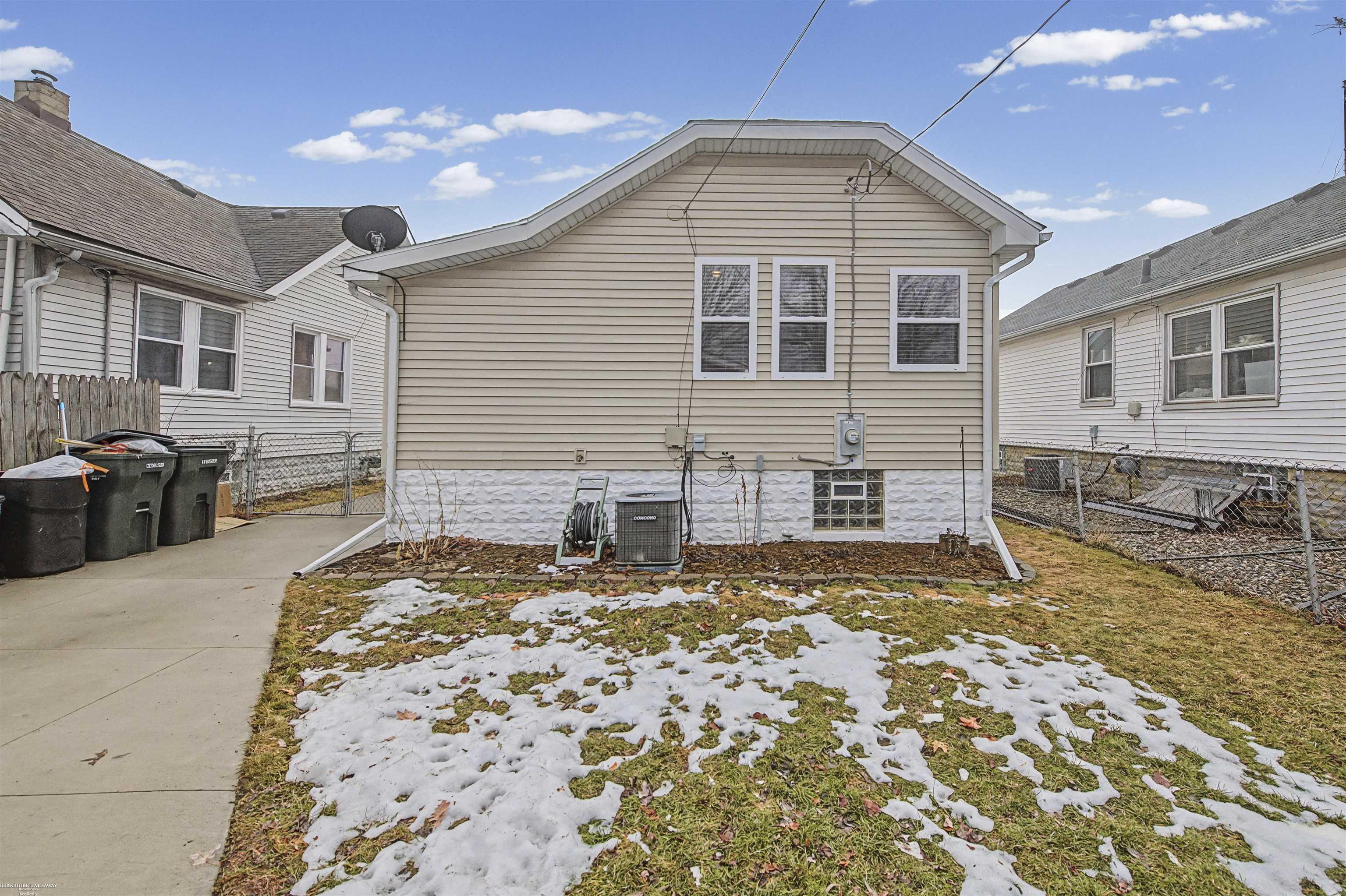 22607 Maxine Street, Saint Clair Shores, MI, 48080