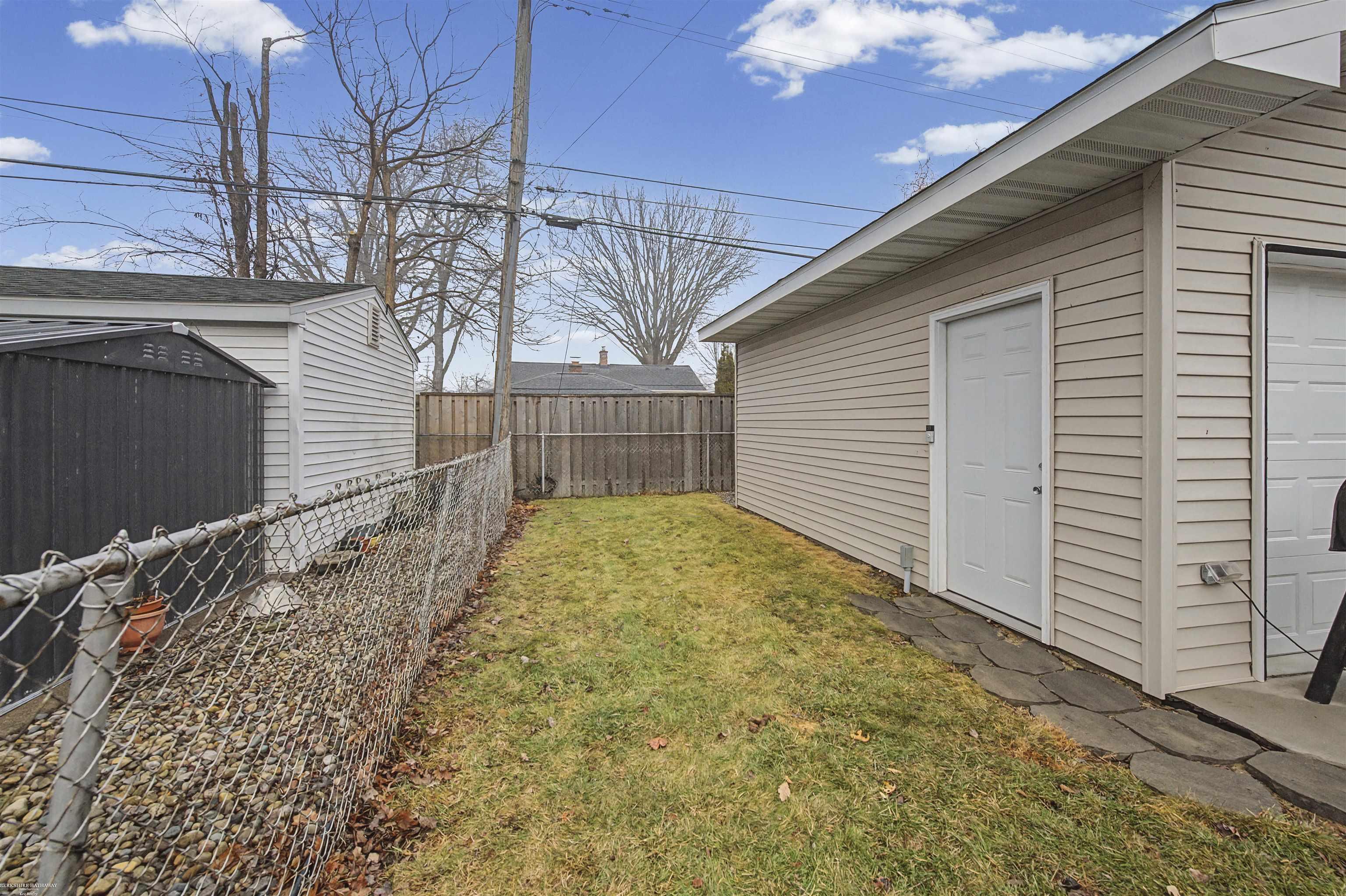 22607 Maxine Street, Saint Clair Shores, MI, 48080