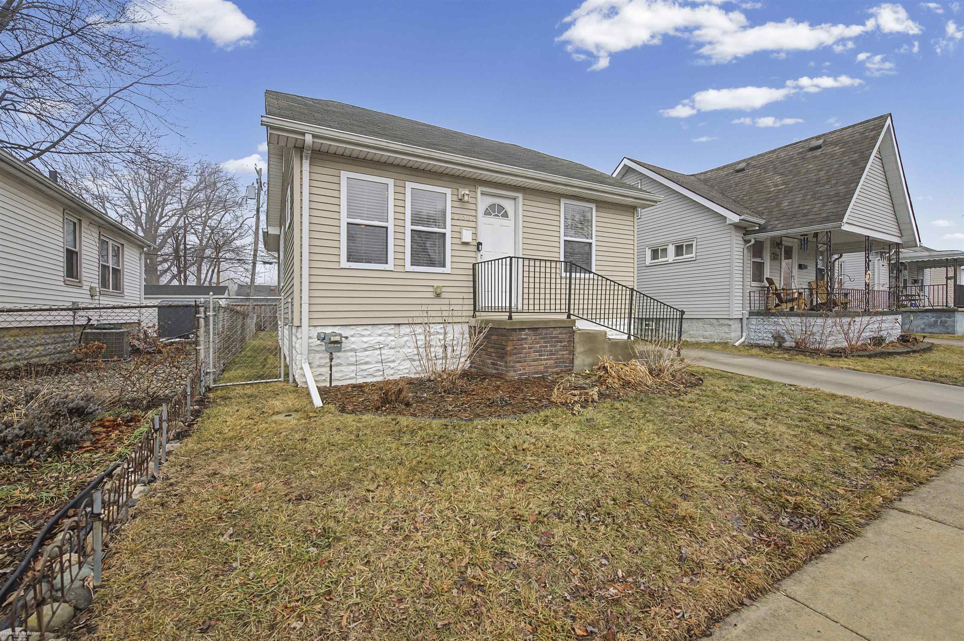 22607 Maxine Street, Saint Clair Shores, MI, 48080