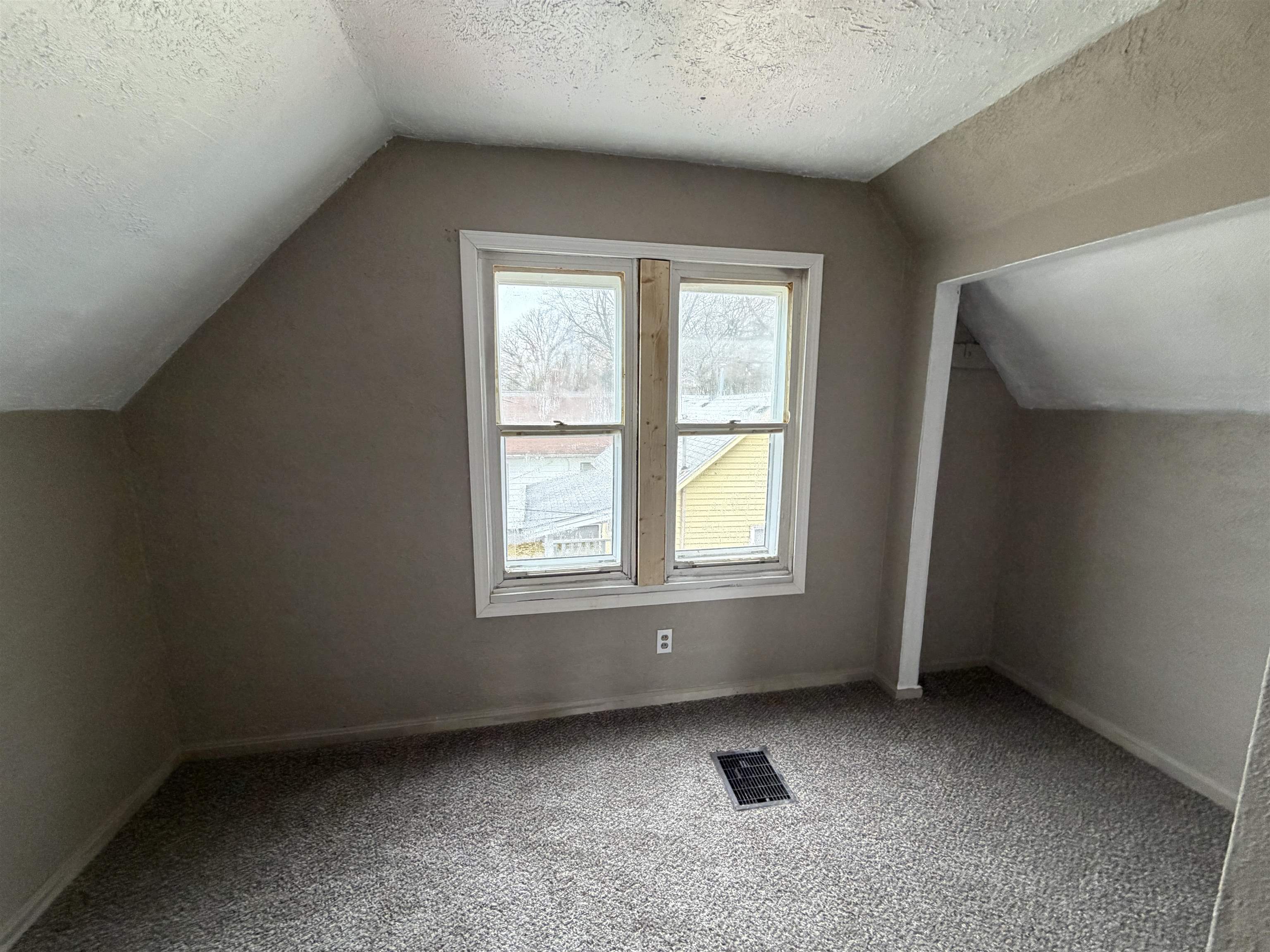 806 Alvord Avenue photo 11