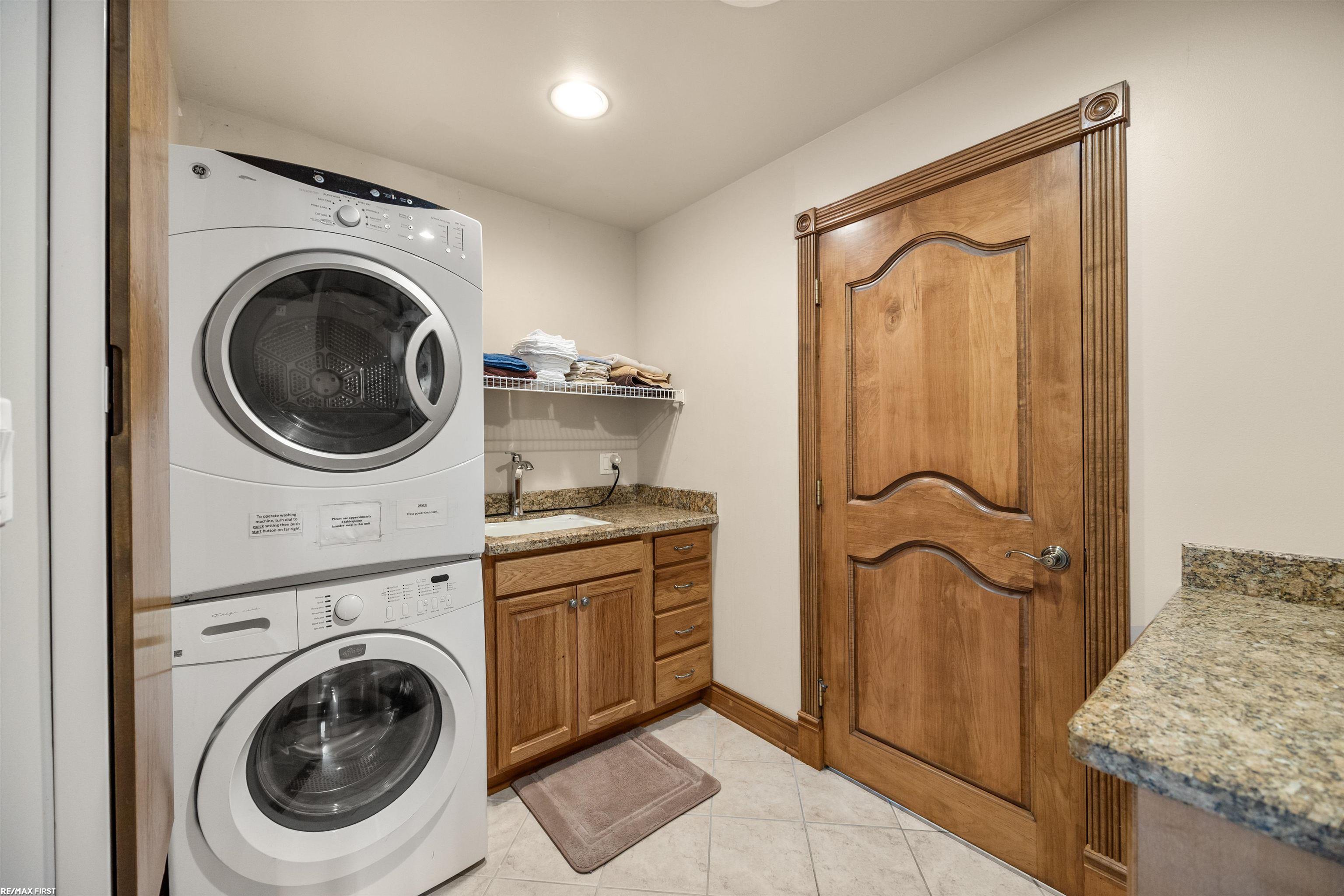 3864 Lakeshore Road, Deckerville, MI, 48427