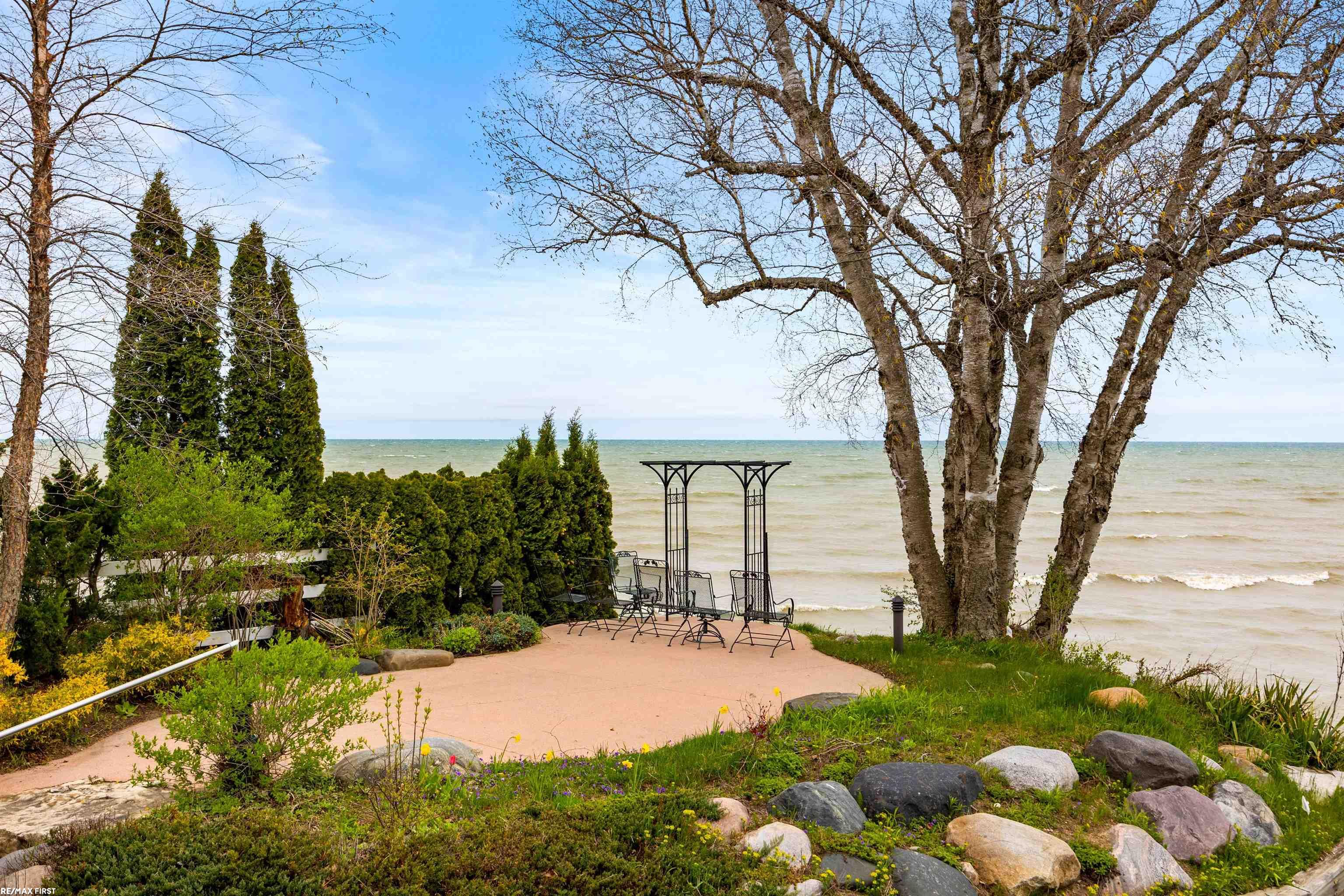 3864 Lakeshore Road, Deckerville, MI, 48427