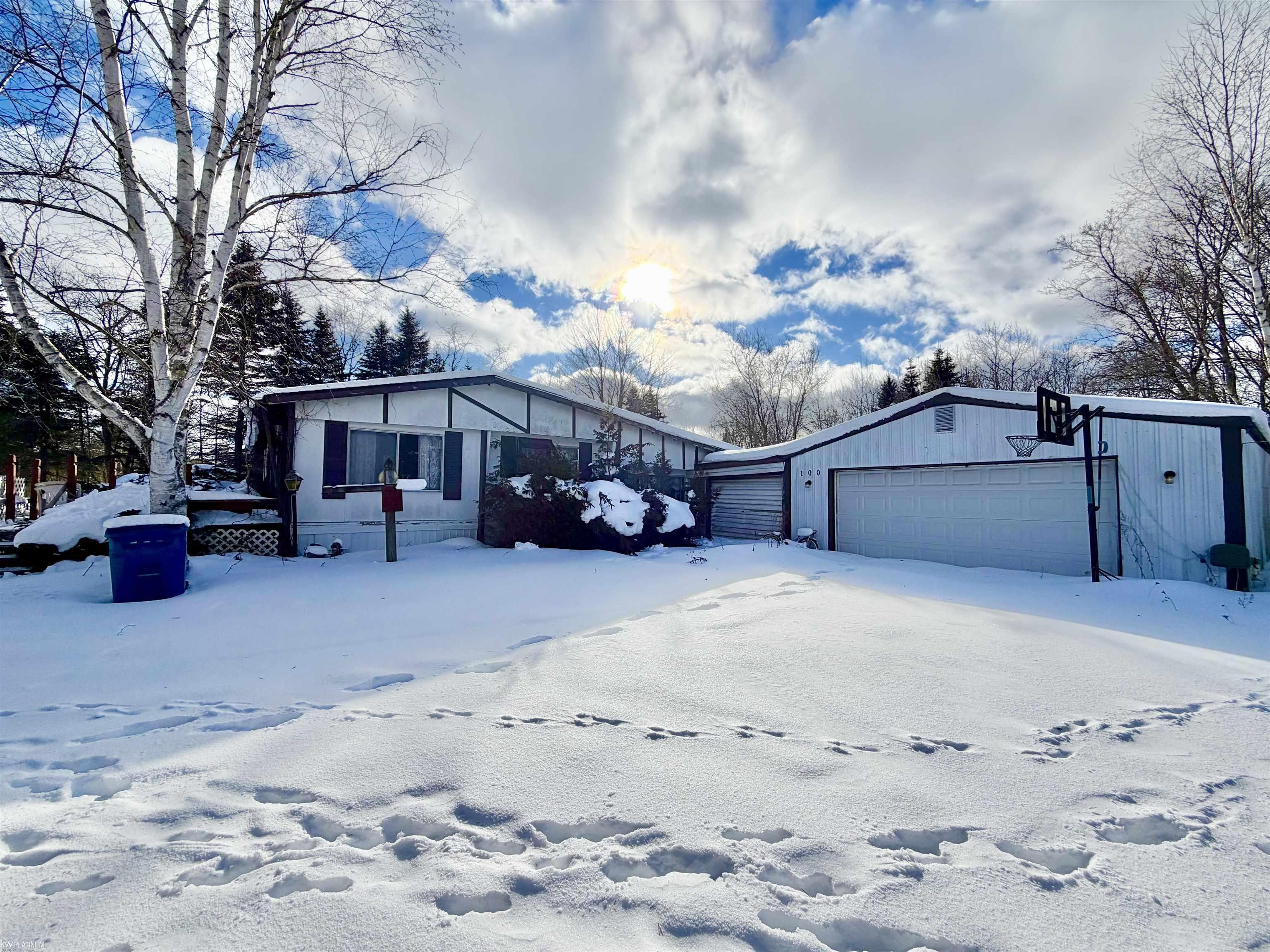 Homes for sale in Houghton Lake, MI | 100 S Nellsville Rd, Houghton Lake, MI 48629 | MLS# 50199807