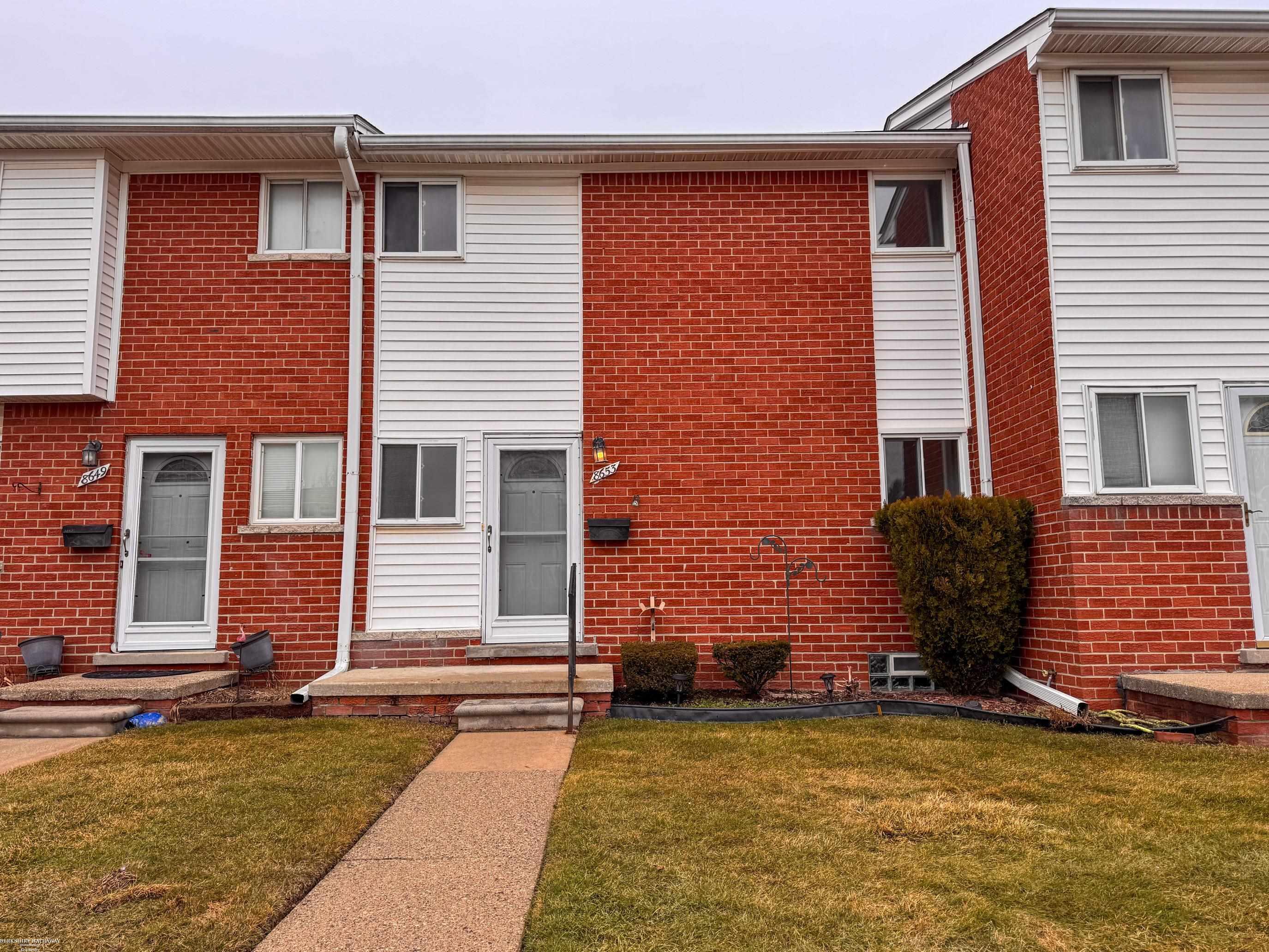 Photo of property for sale at 8653 Sterling Street, Center Line MI 48015