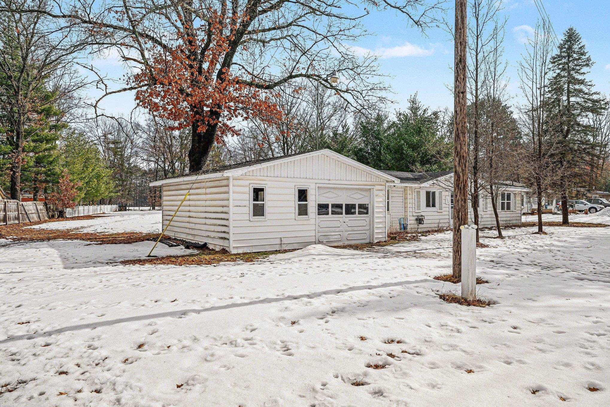 1654 Opland Road photo 1