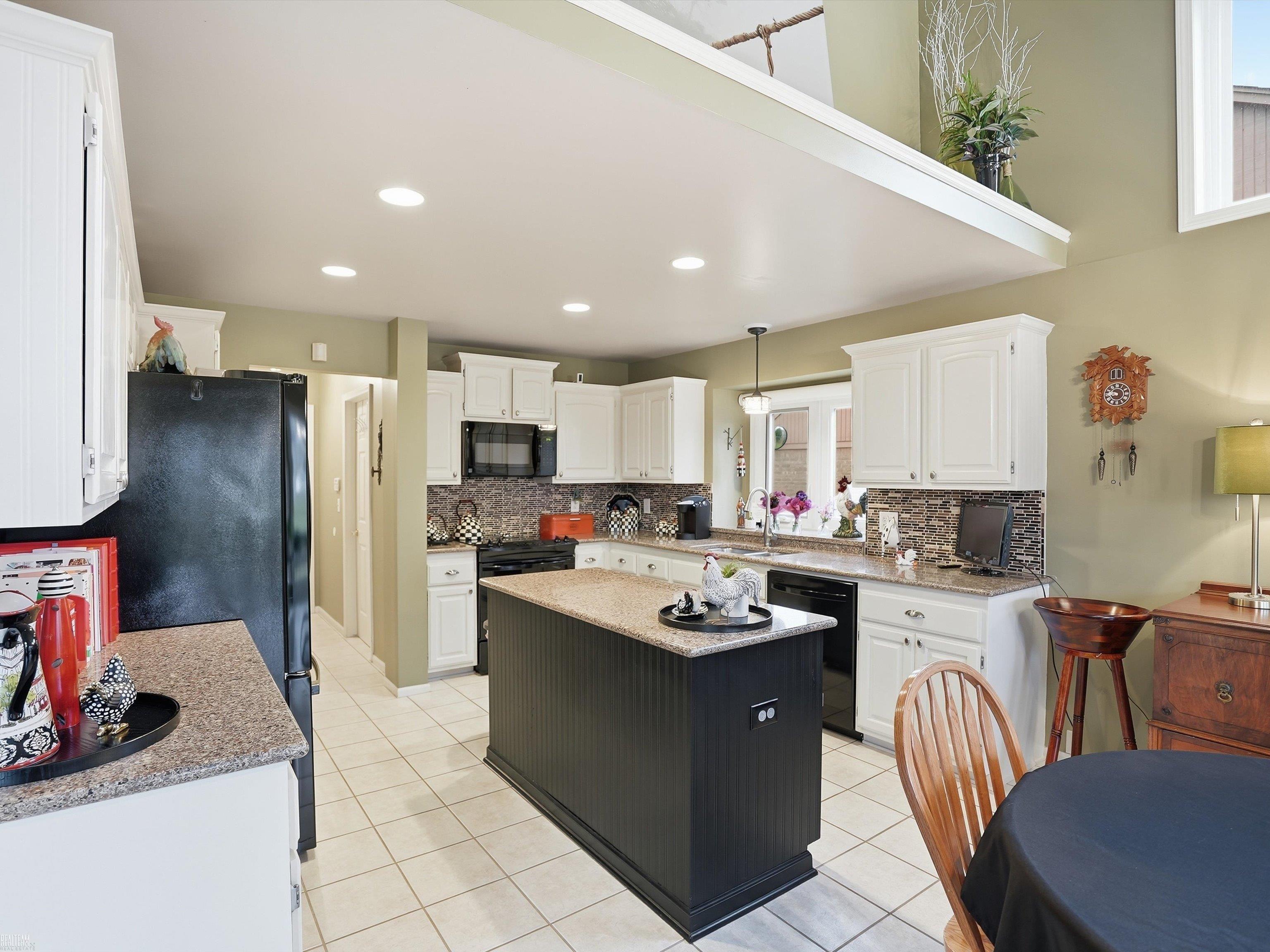 Macomb Twp, MI, 48042