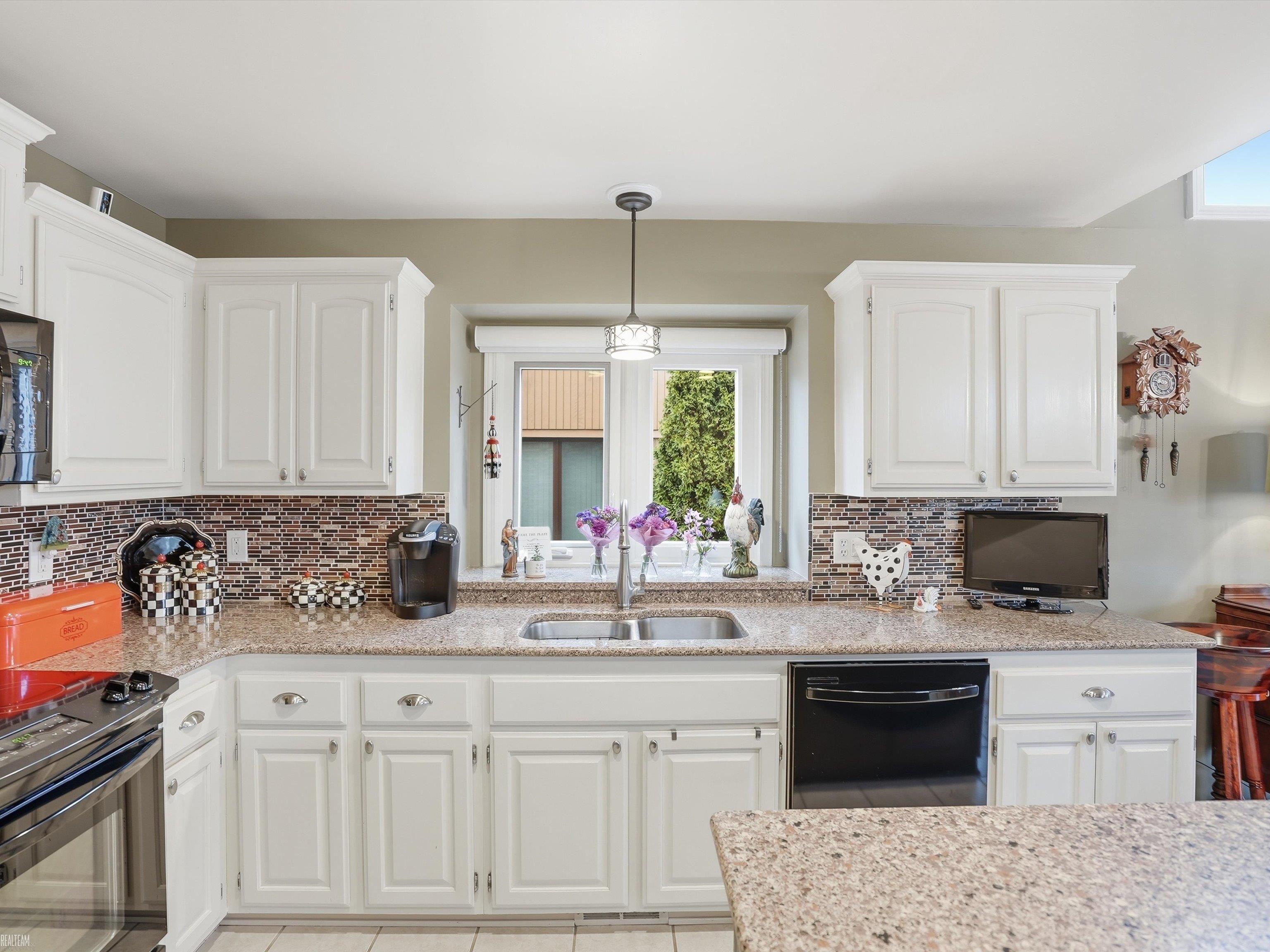 Macomb Twp, MI, 48042