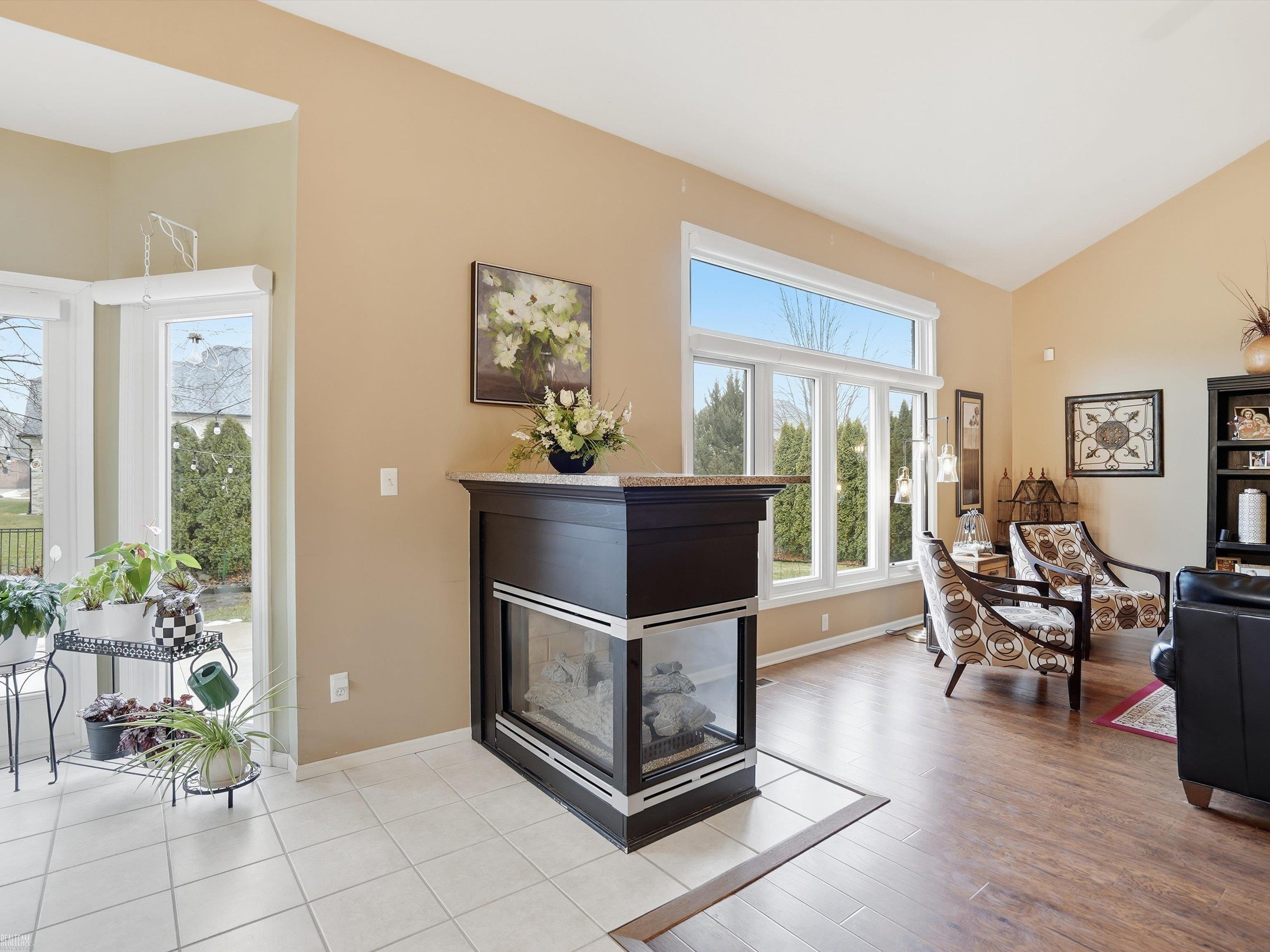 Macomb Twp, MI, 48042