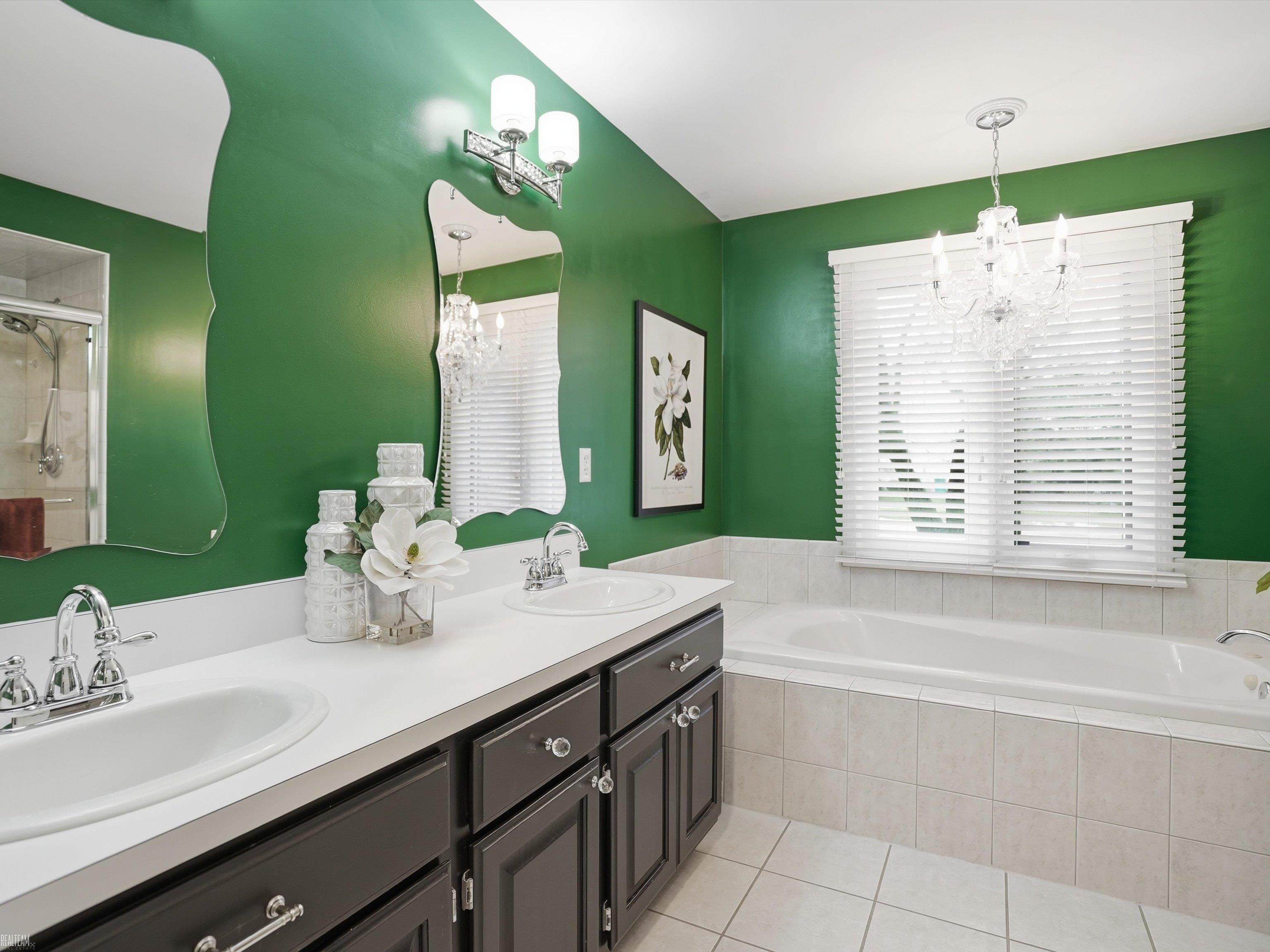 Macomb Twp, MI, 48042