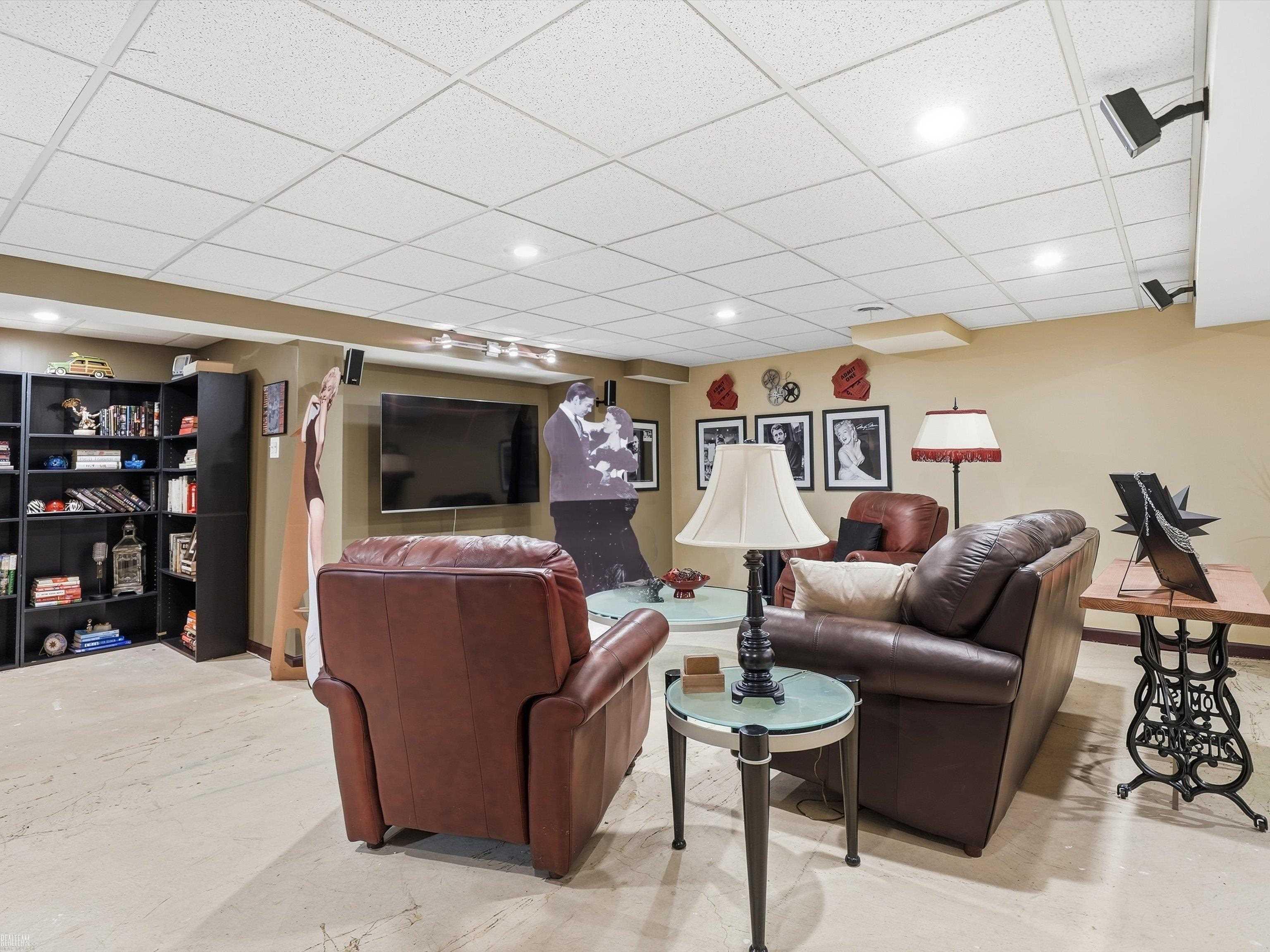 Macomb Twp, MI, 48042