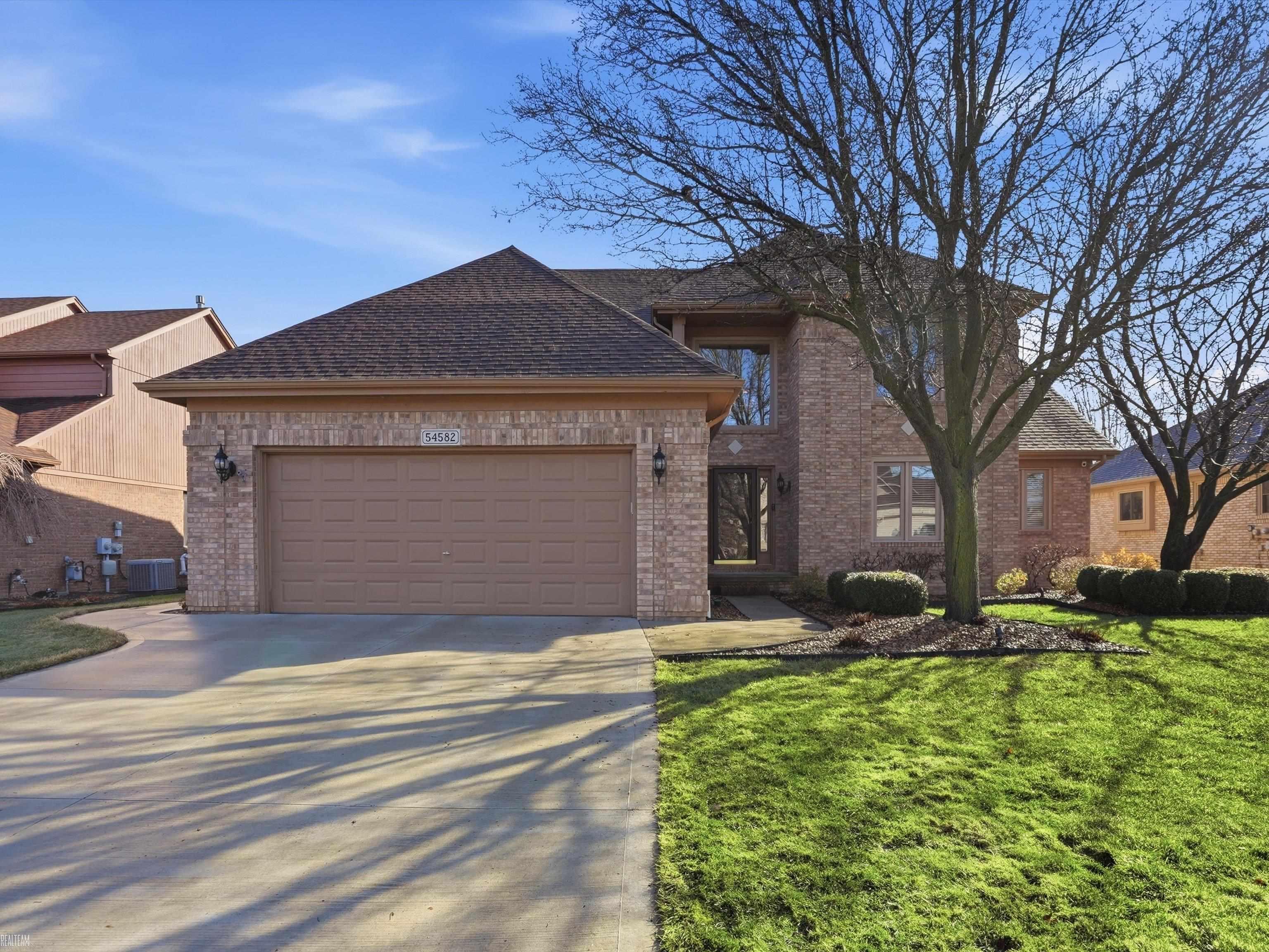 Macomb Twp, MI, 48042