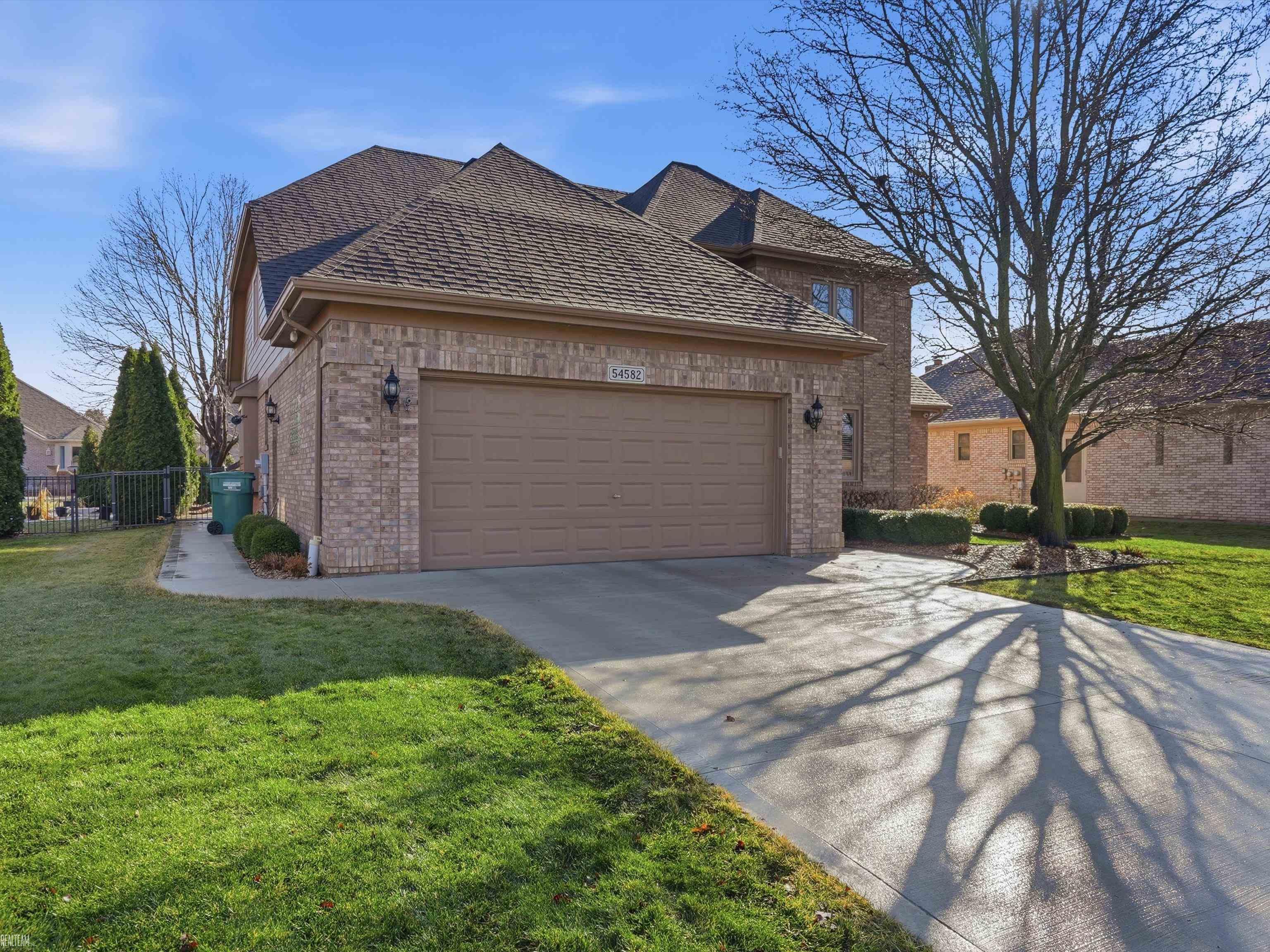 Macomb Twp, MI, 48042