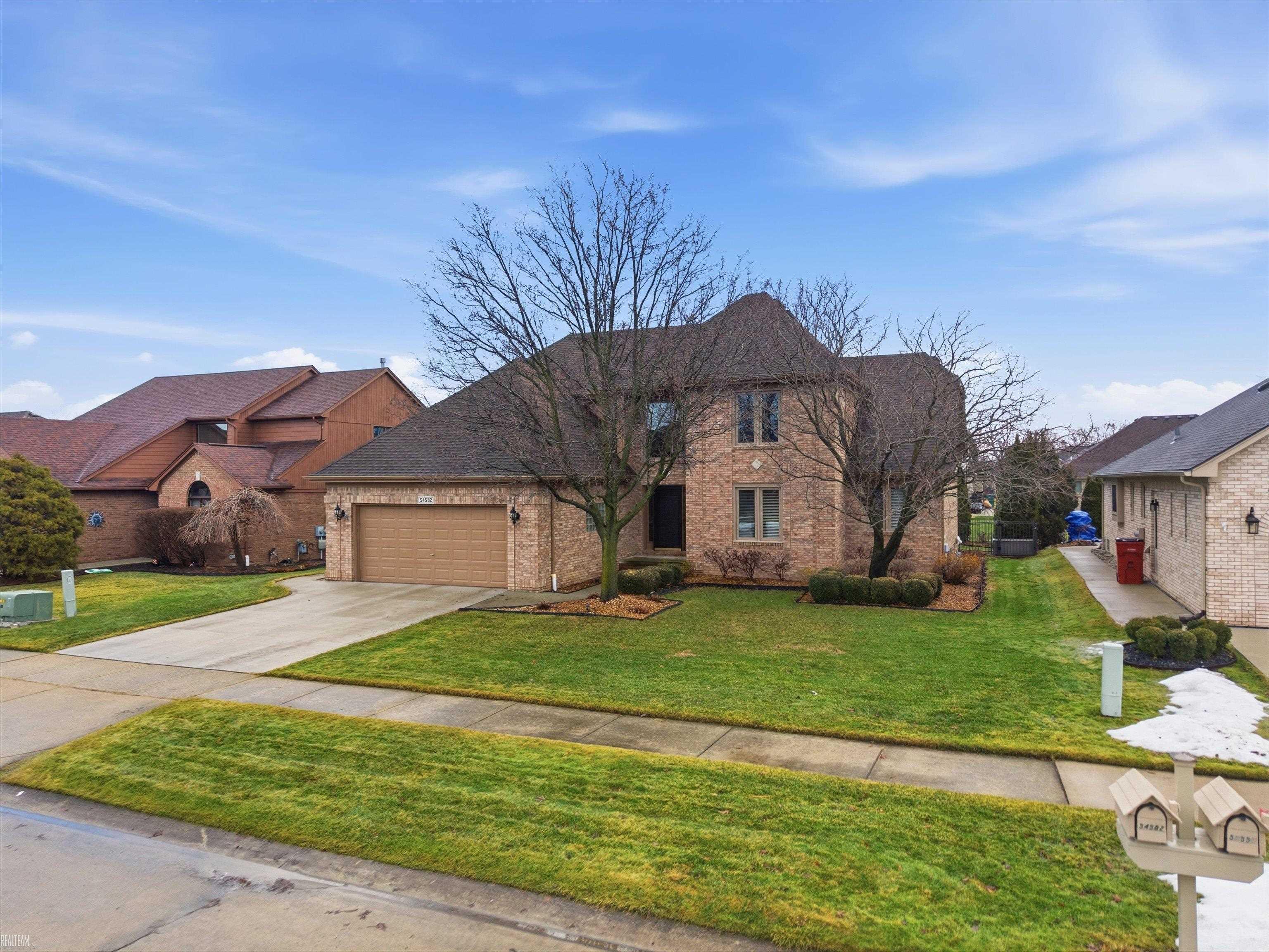 Macomb Twp, MI, 48042