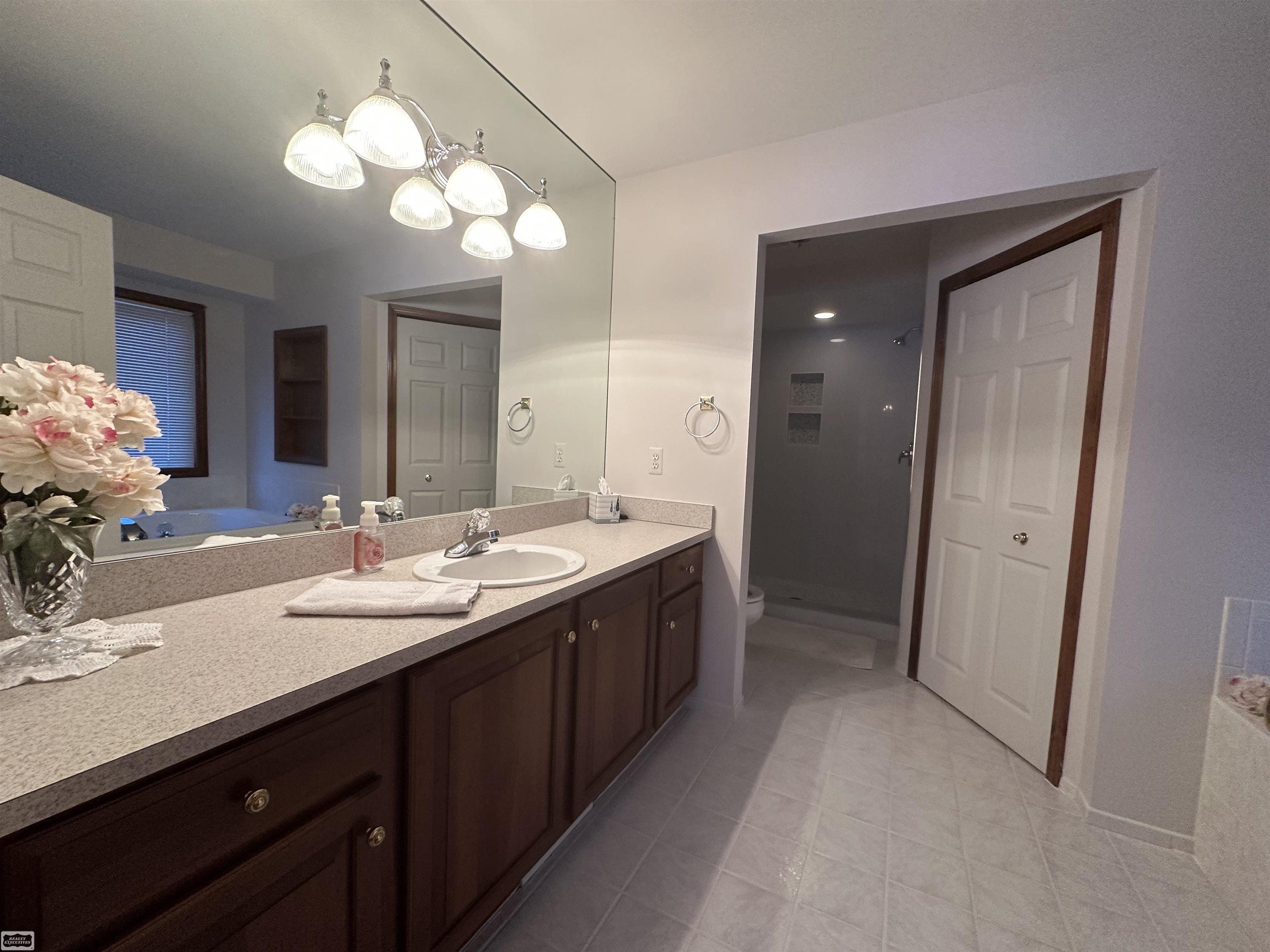 Shelby Twp, MI, 48316