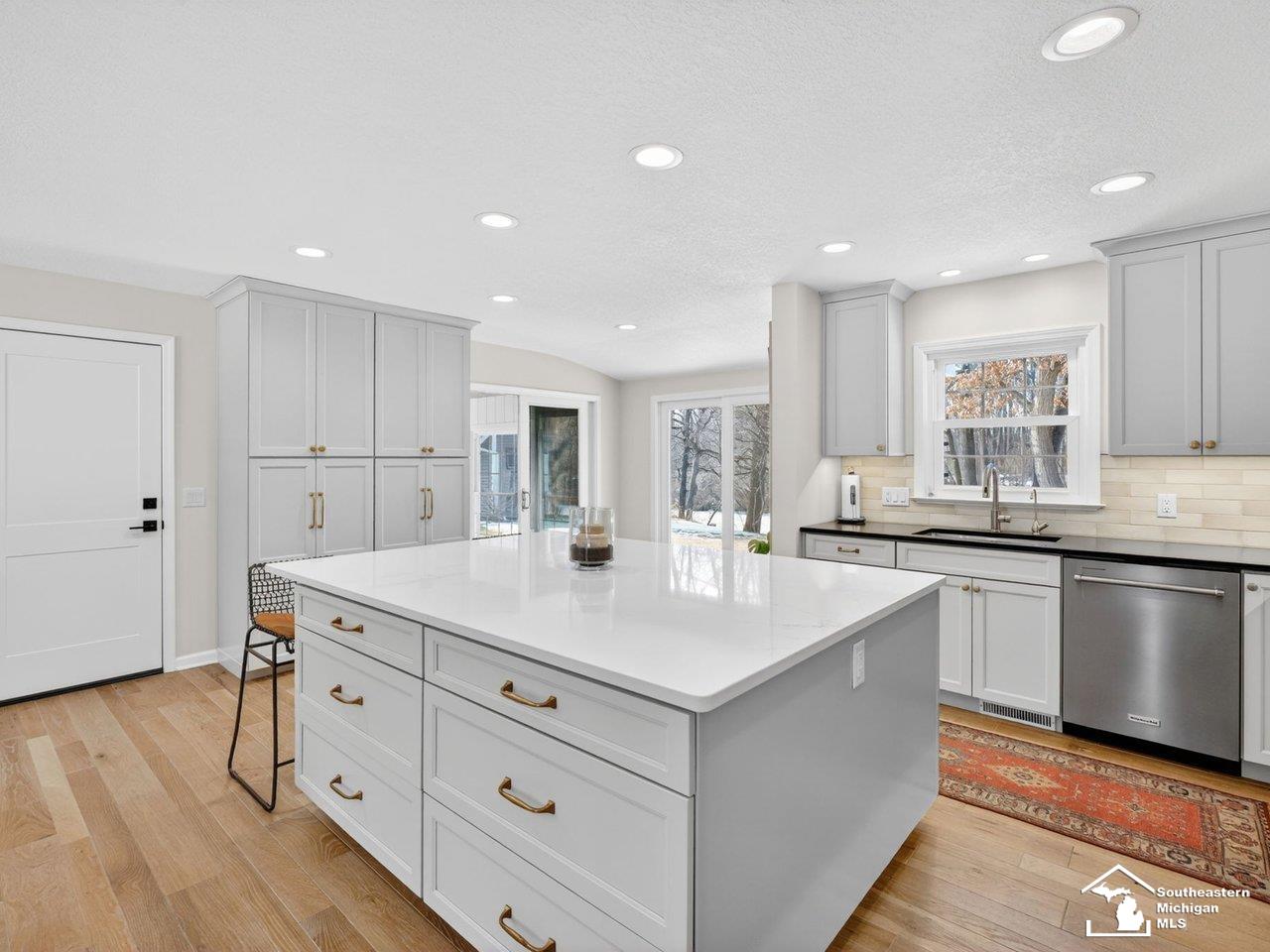 Lambertville, MI, 48144