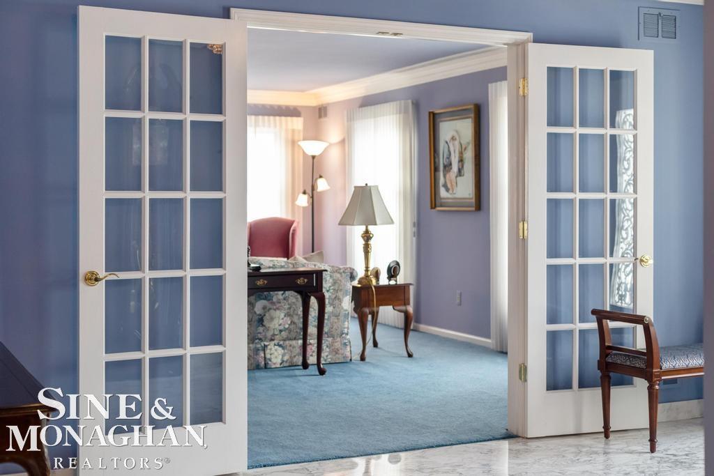 8 Lake Shore Lane, Grosse Pointe Shores, MI, 48236