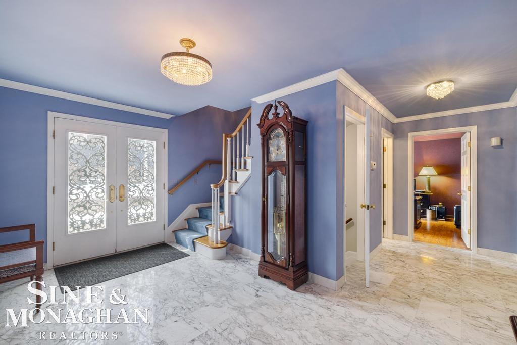 8 Lake Shore Lane, Grosse Pointe Shores, MI, 48236