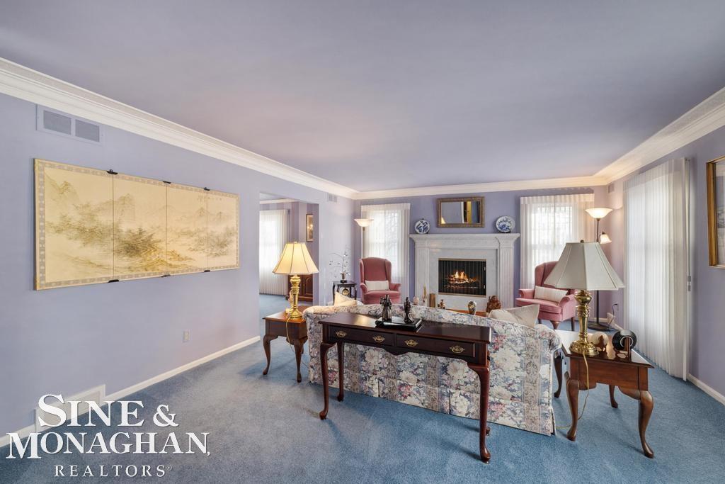 8 Lake Shore Lane, Grosse Pointe Shores, MI, 48236