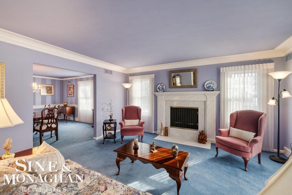 8 Lake Shore Lane, Grosse Pointe Shores, MI, 48236